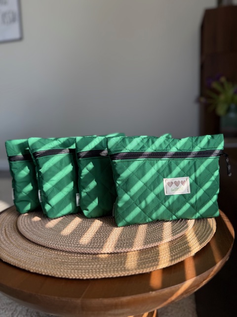 Žalios spalvos kosmetinės