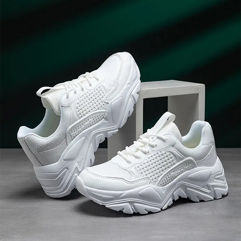 Modische Atmungsaktive Sportschuhe mit dicker Sohle