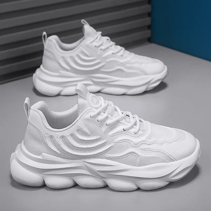 Modische Atmungsaktive Sportschuhe mit dicker Sohle