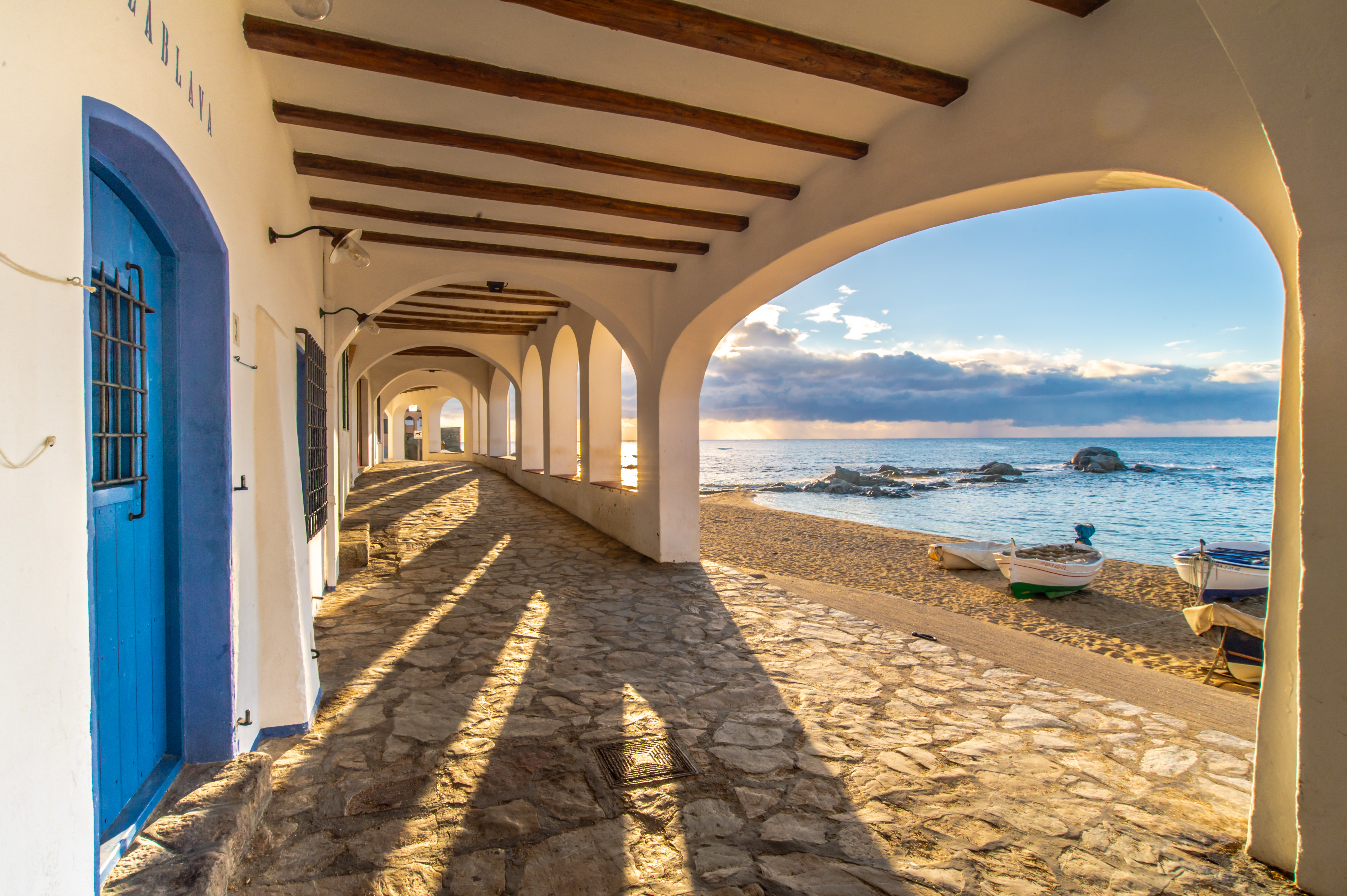 Arcos Históricos con Vistas al Mar