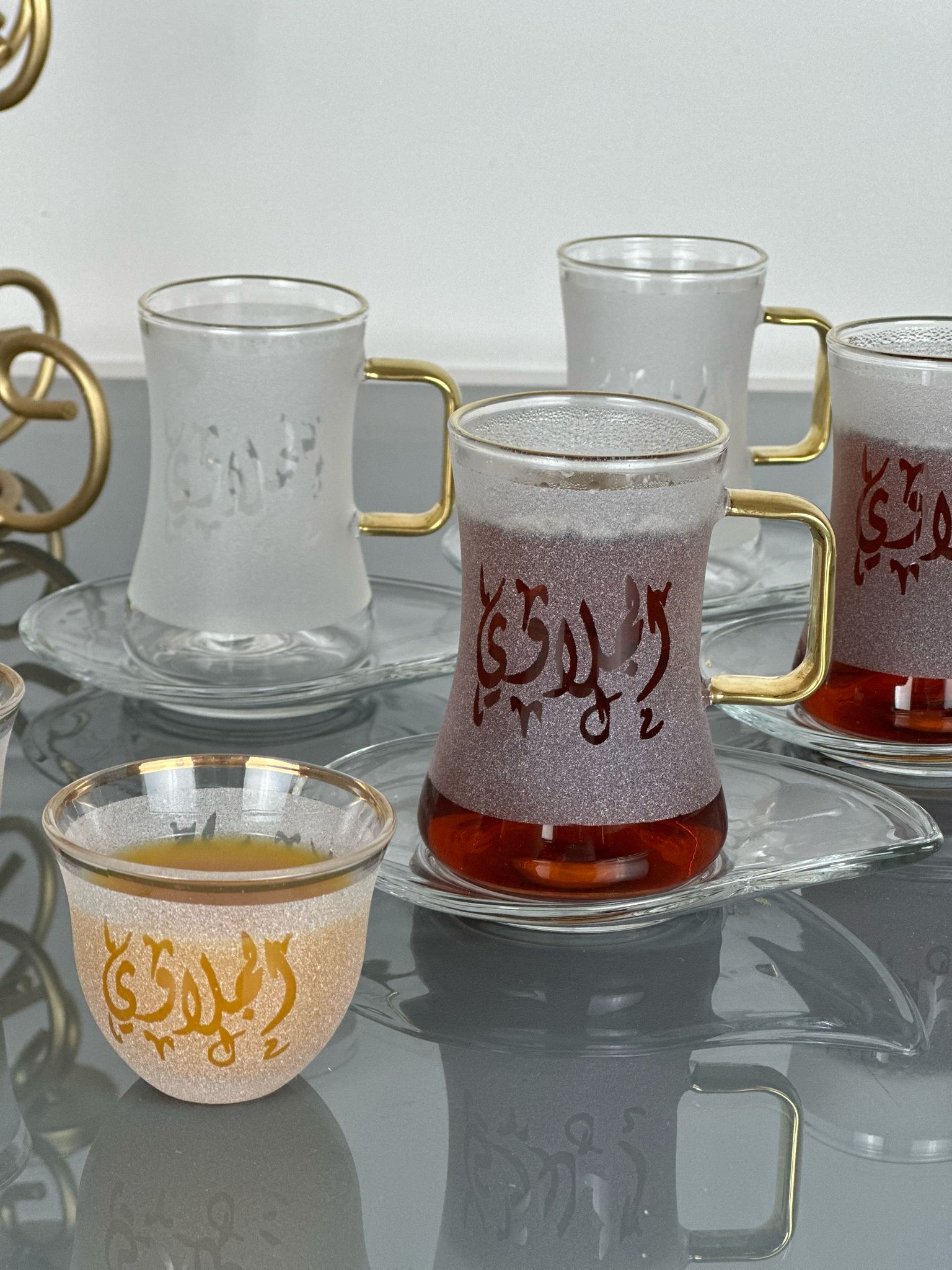 طقم ضيافه ذهبي 18 قطعه