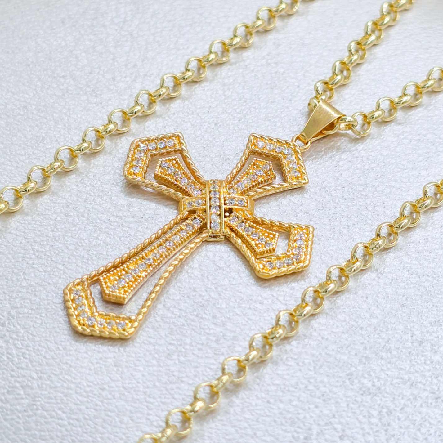 Colgante Cruz Circonias 3D Oro Laminado 18k