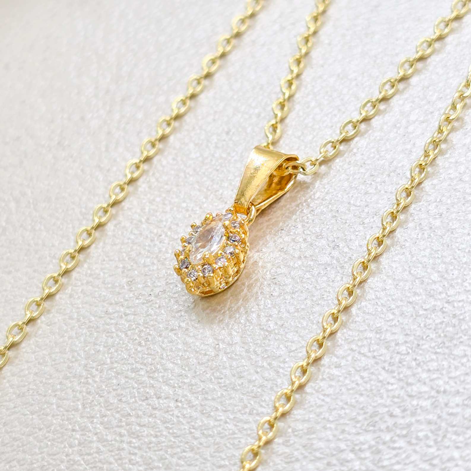 Colgante Ovalado Mini Oro Laminado 18k