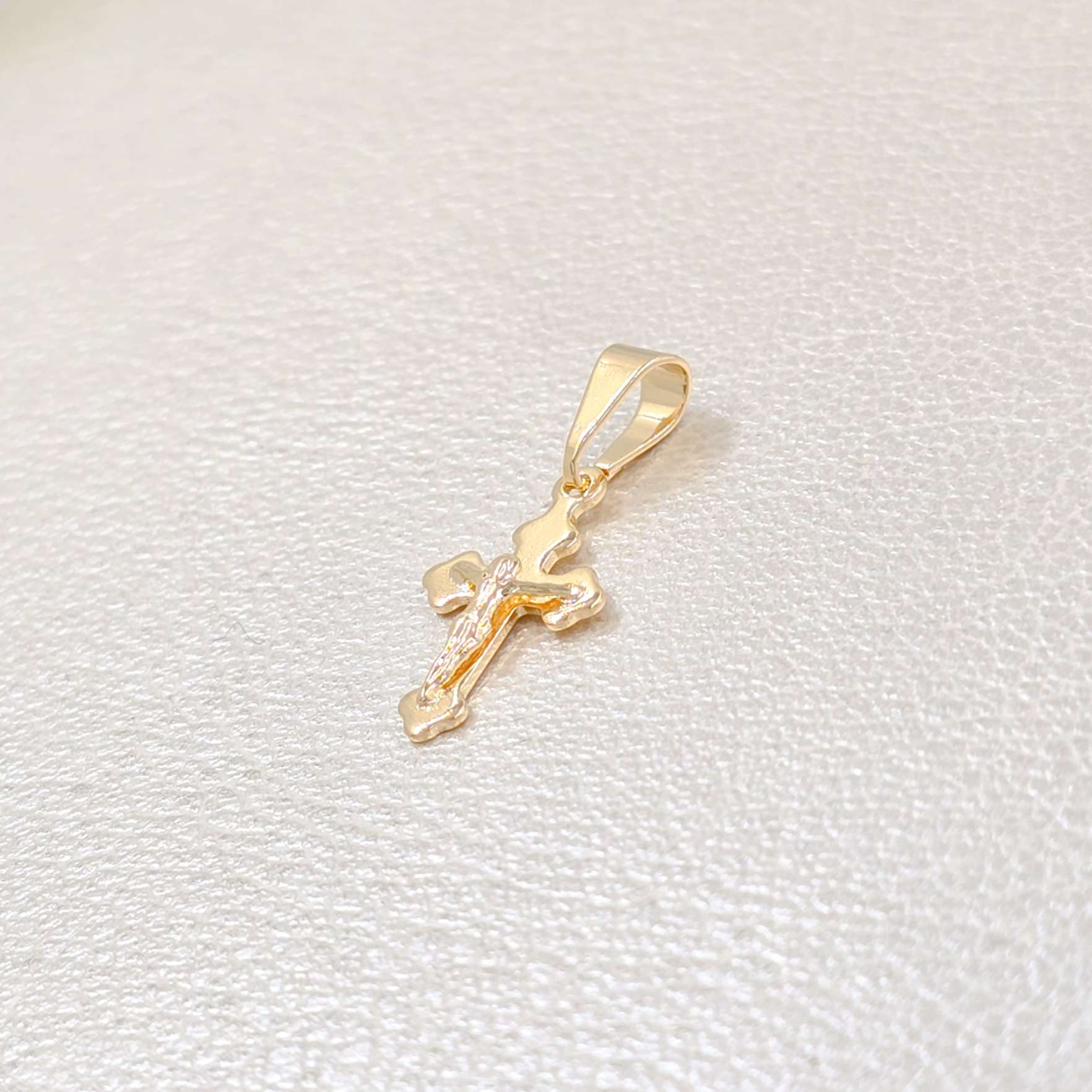 Colgante Cristo Pequeño Oro Laminado 18k