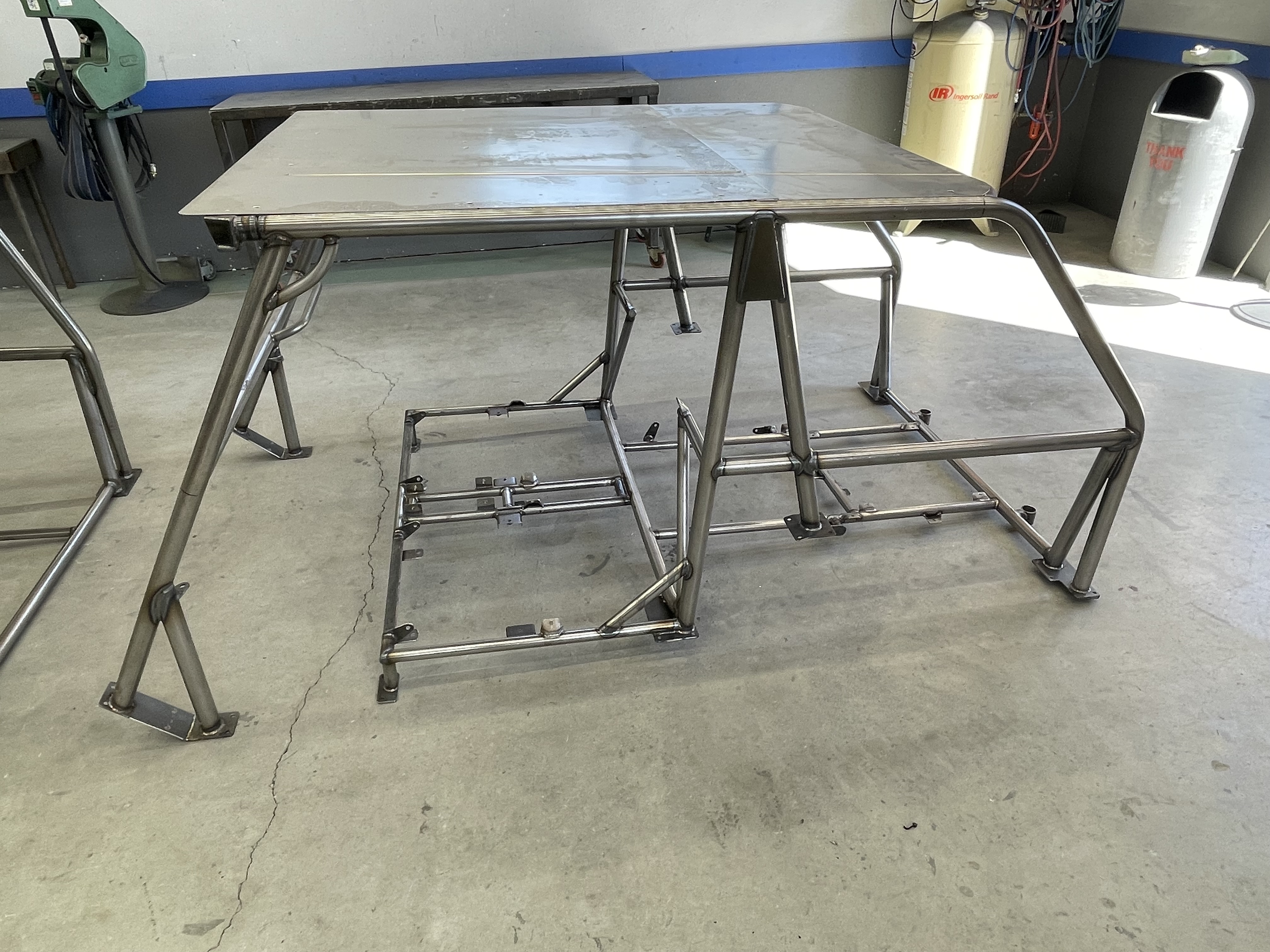 Thoroughbred "shorty" cage 