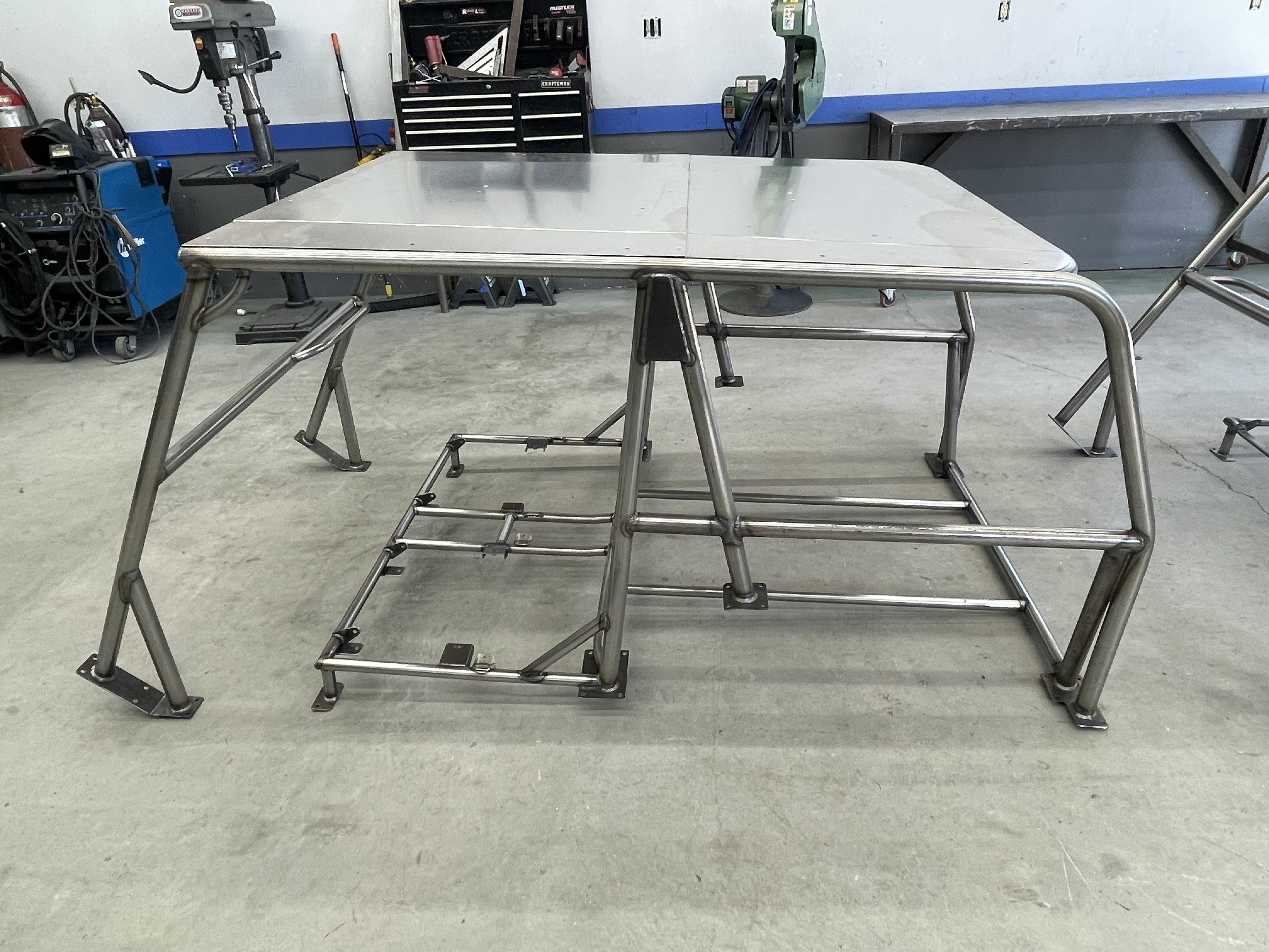 Thoroughbred full-length cage