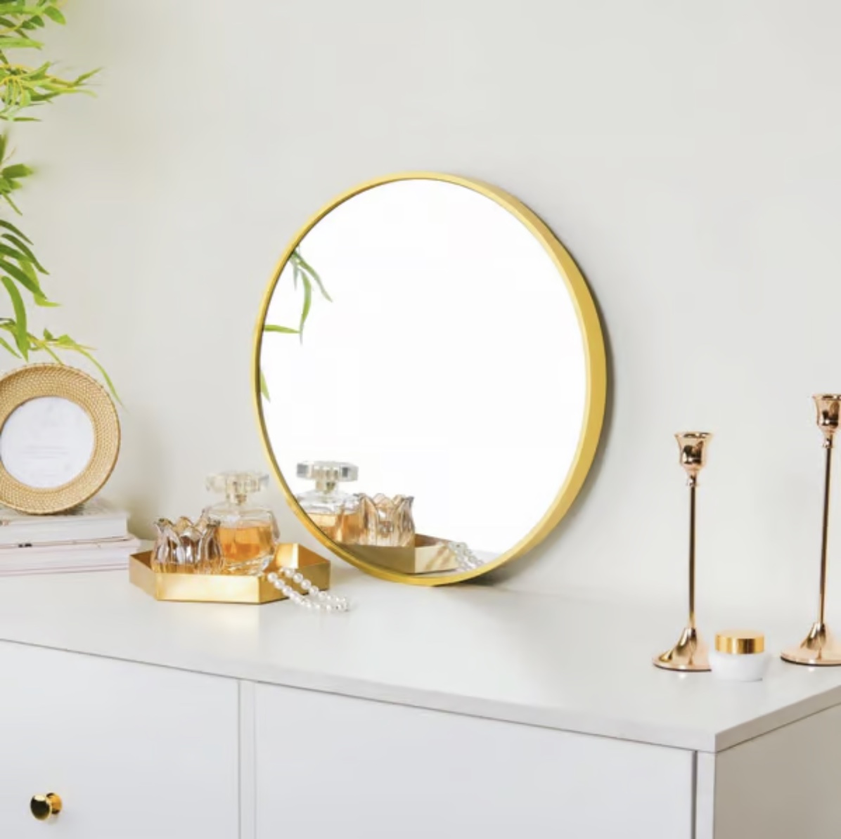 Goldrimmed Round Mirror 