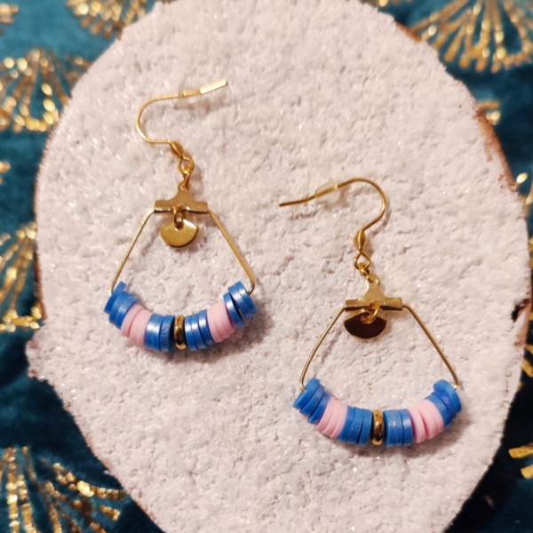 Boucles d'oreilles perles heishi bleu et rose