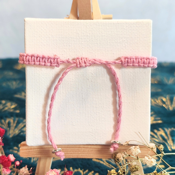 Bracelet macramé rose avec 3 bijoux pression interchangeables