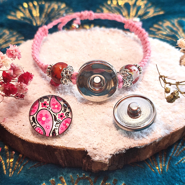 Bracelet macramé rose avec 3 bijoux pression interchangeables