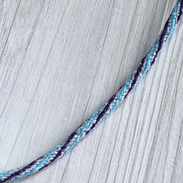 Collier en kumihimo bleu