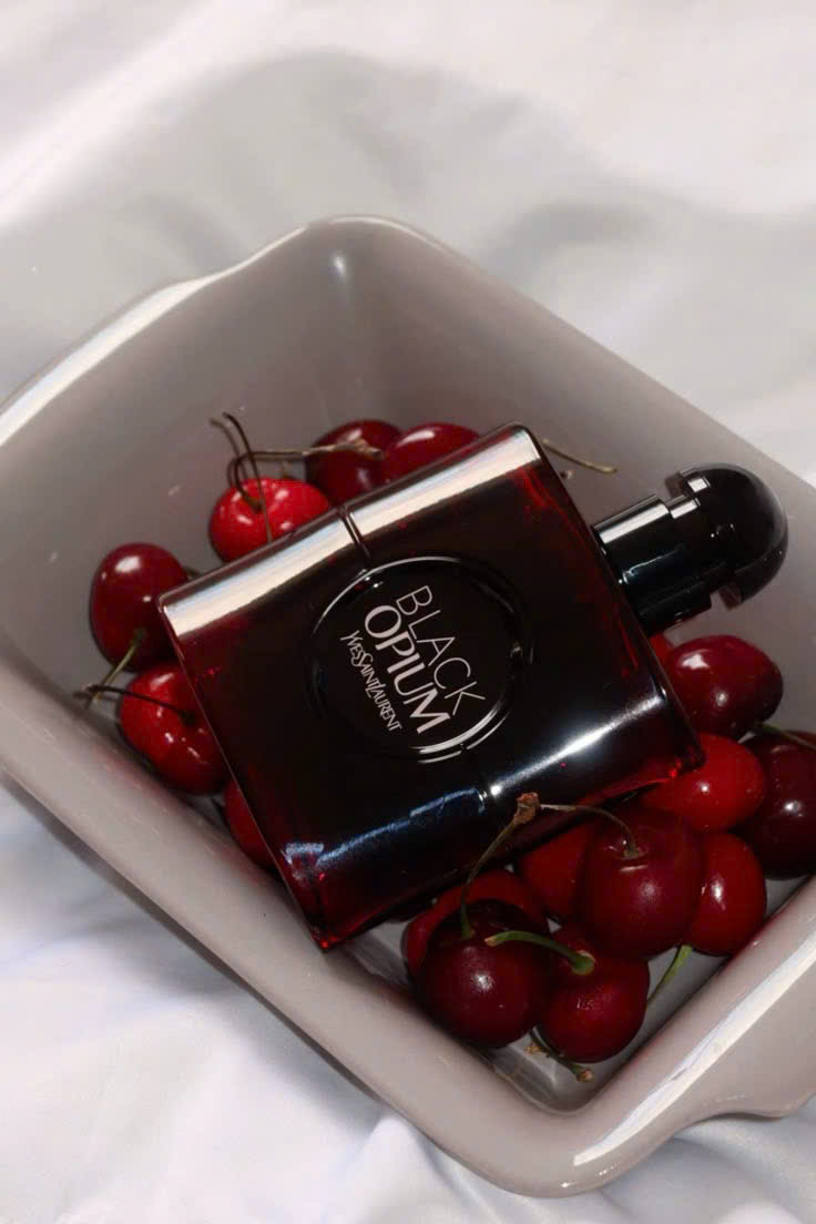 Nước Hoa Yves Saint Laurent Black Opium Over Red 2024