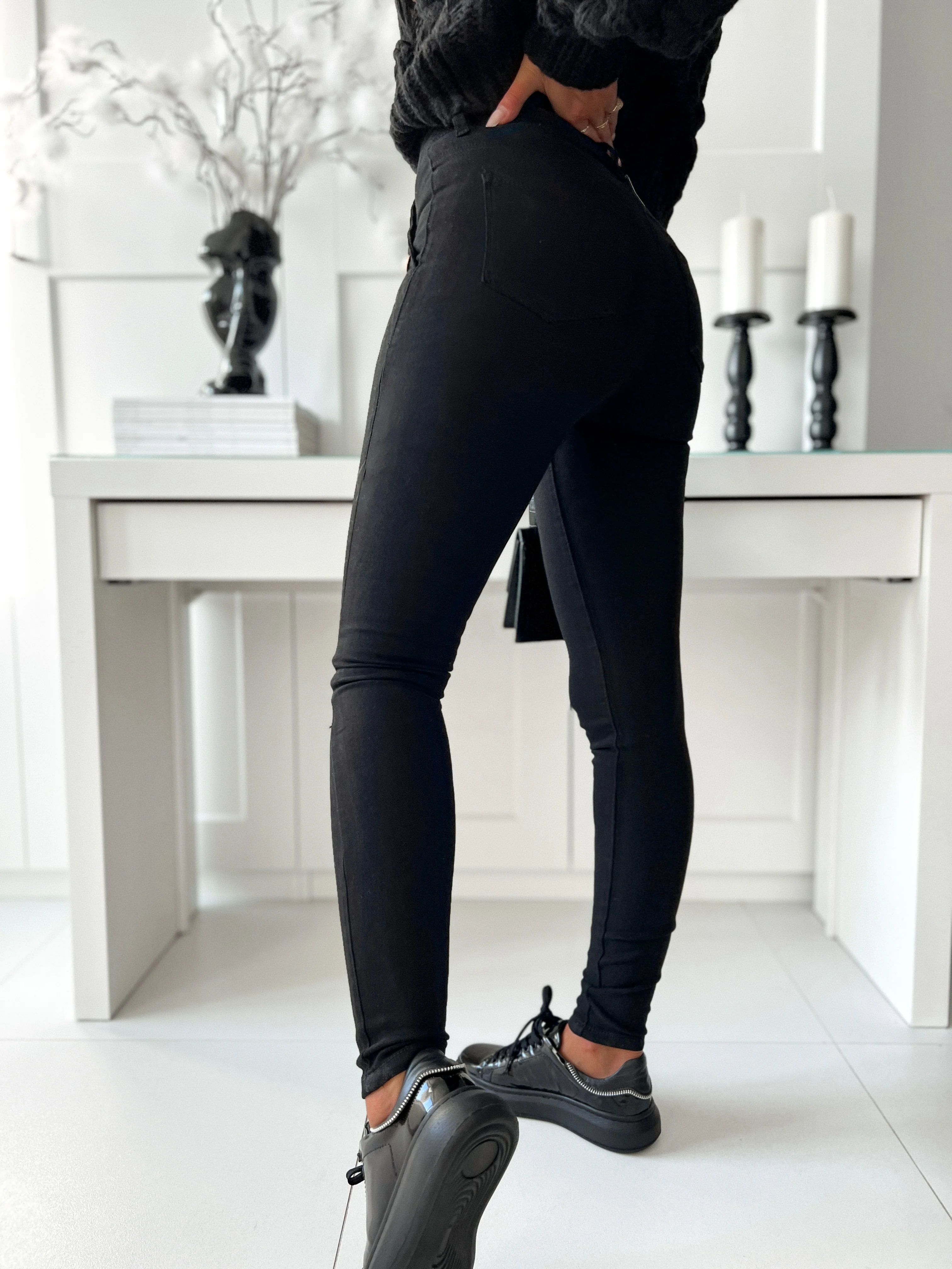 Moteriškos Skinny modelio kelnės DOVE Juoda