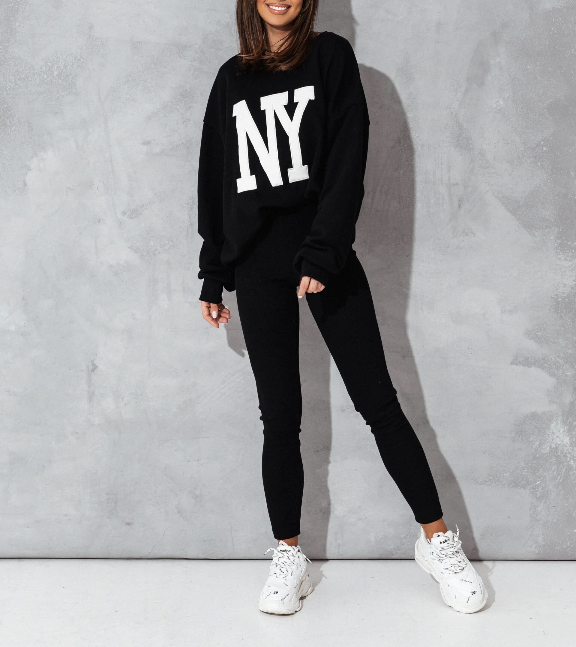 Dviejų dalių laisvalaikio kostiumėlis NEW YORK Juoda