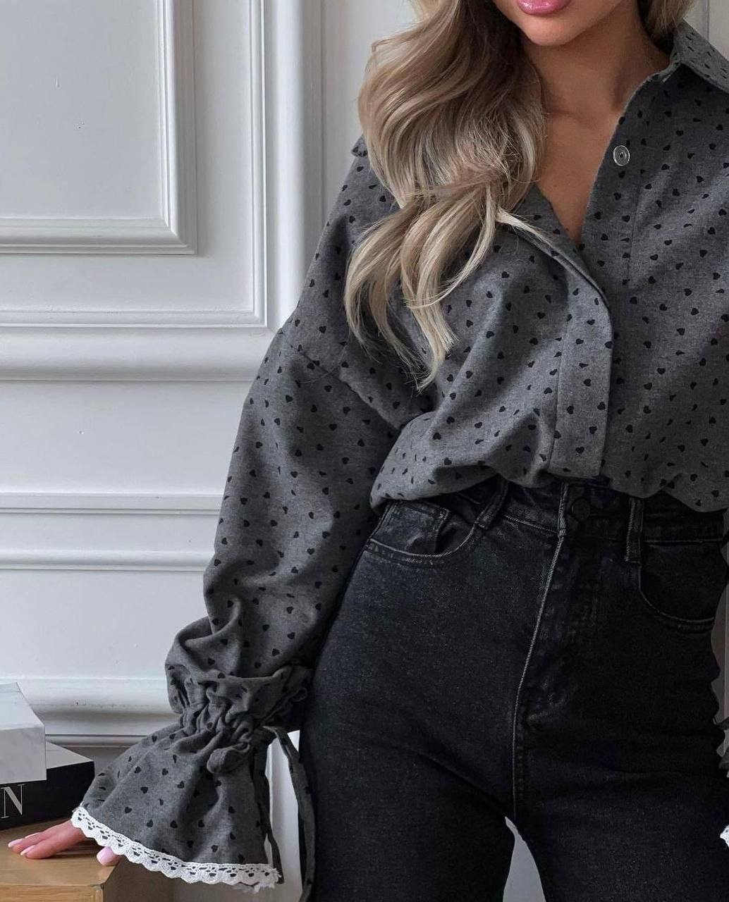  Moteriški marškiniai su širdelėmis Pilka