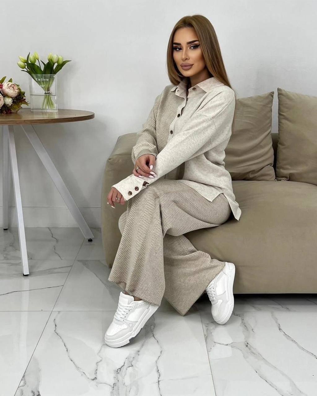 Moteriškas kreminės spalvos kašmyro kostiumėlis