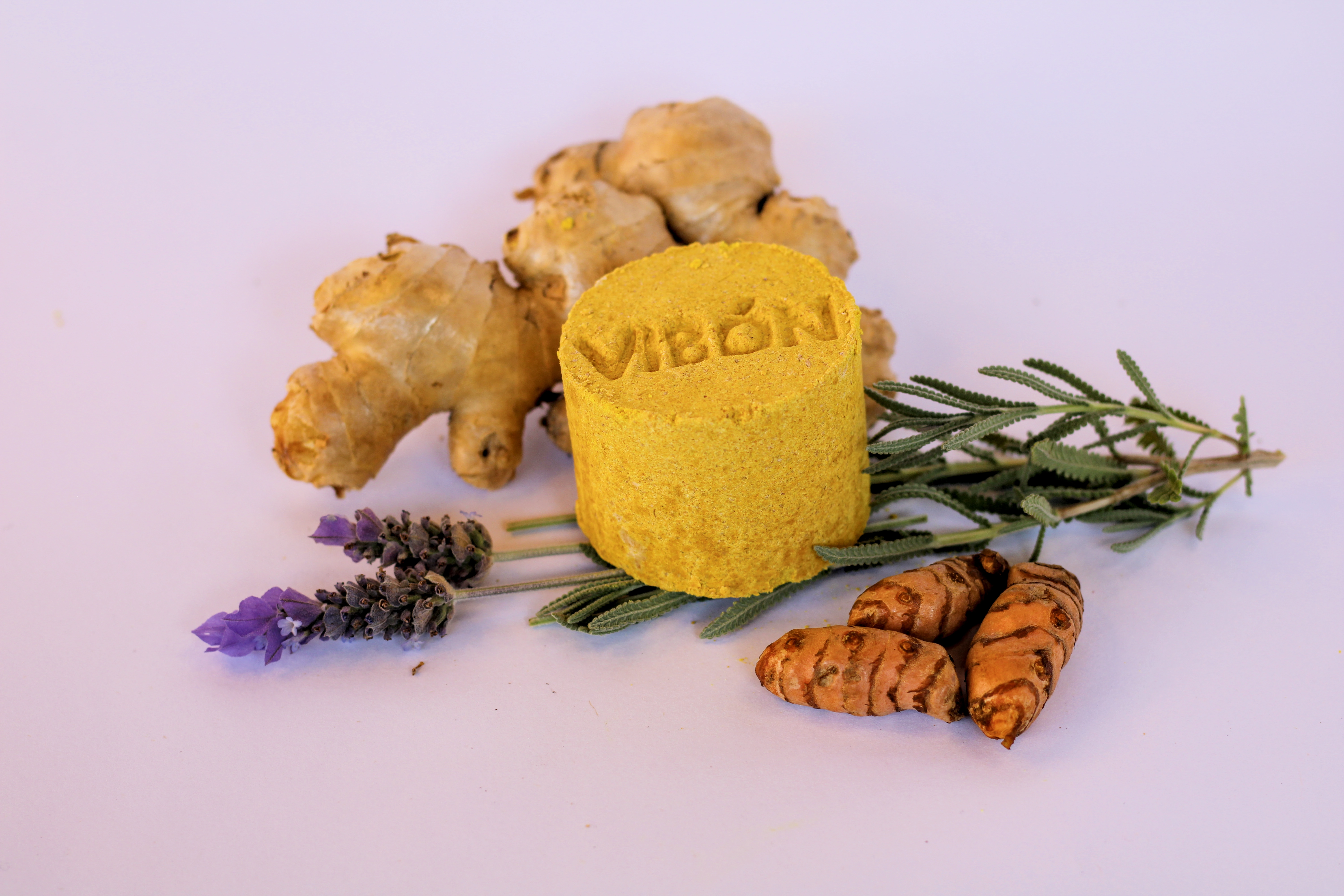 Shampoo sólido de cúrcuma y jengibre