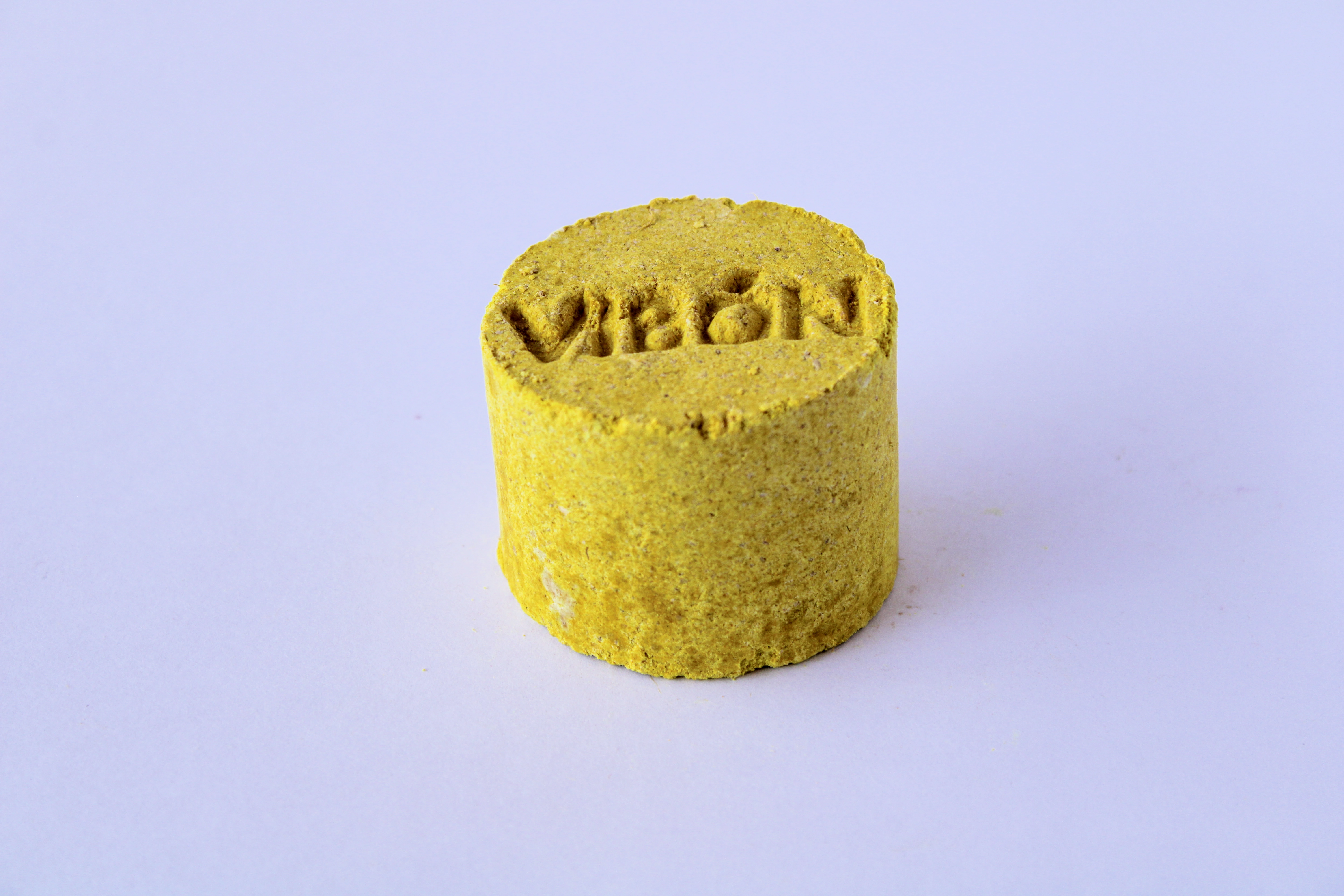 Shampoo sólido de cúrcuma y jengibre