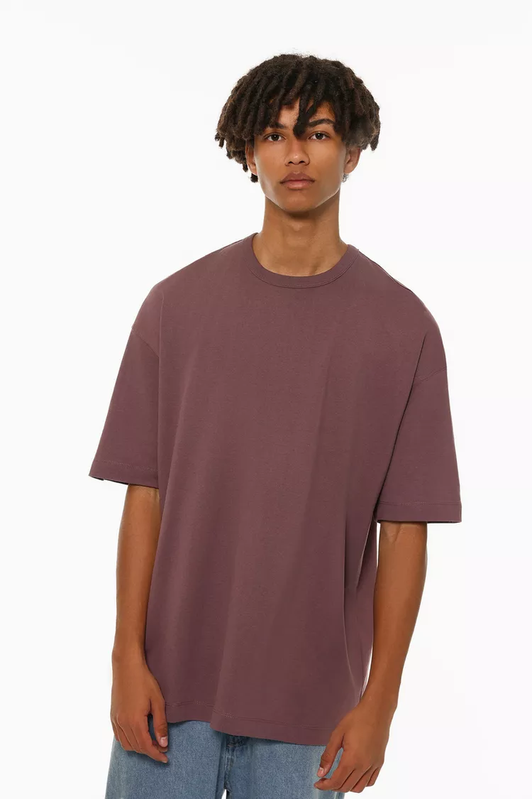Camiseta oversize básica color ciruela