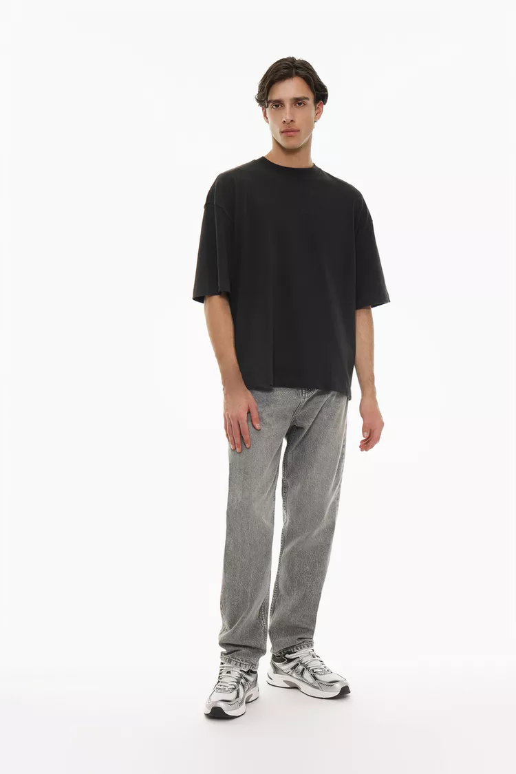 Camiseta estampado engomado negro