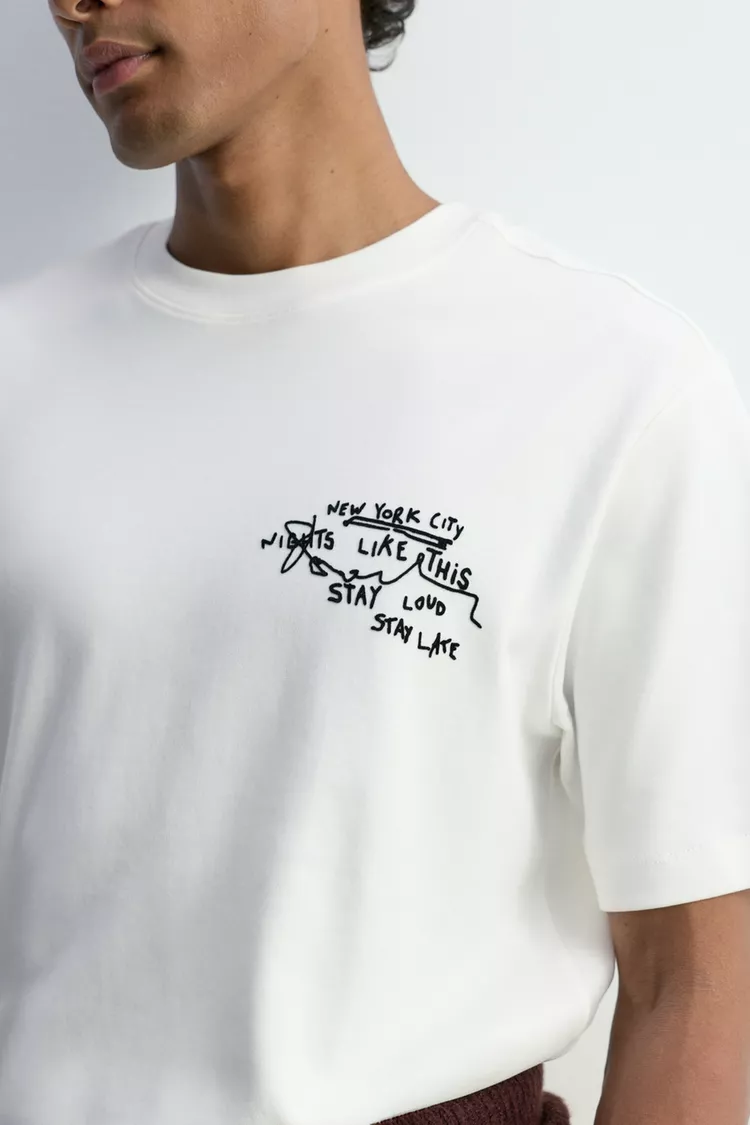 Camiseta blanca con estampado