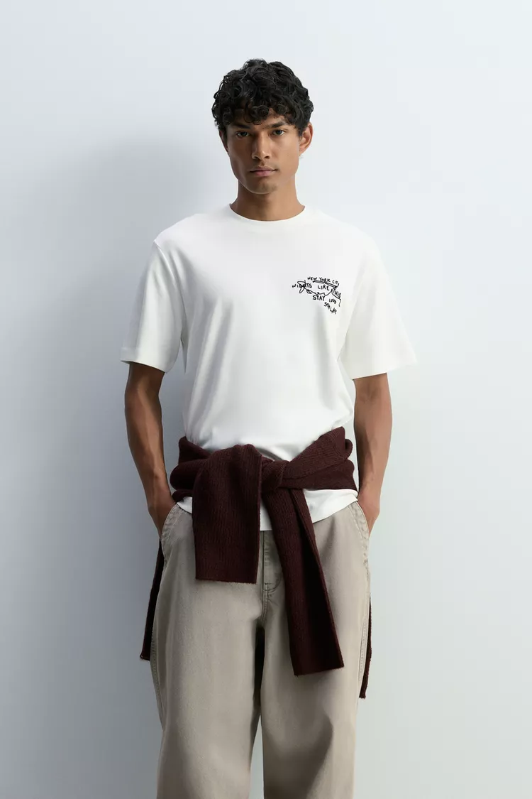 Camiseta blanca con estampado