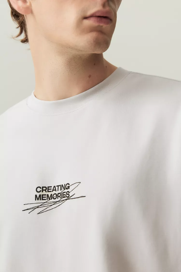 Camiseta blanca 'Creating Memories'