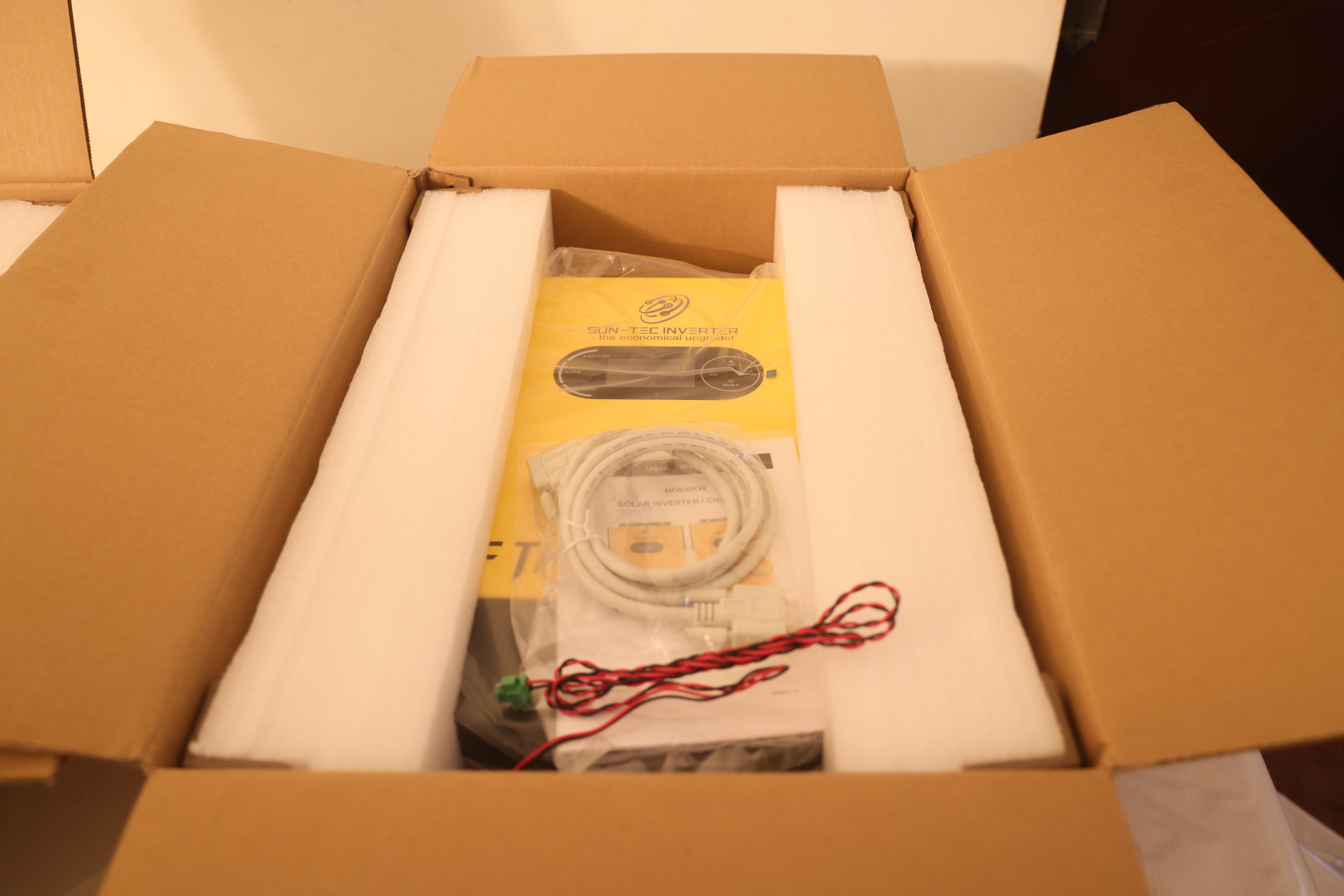 SUNTEC Inverter IOT-  4kW 24V