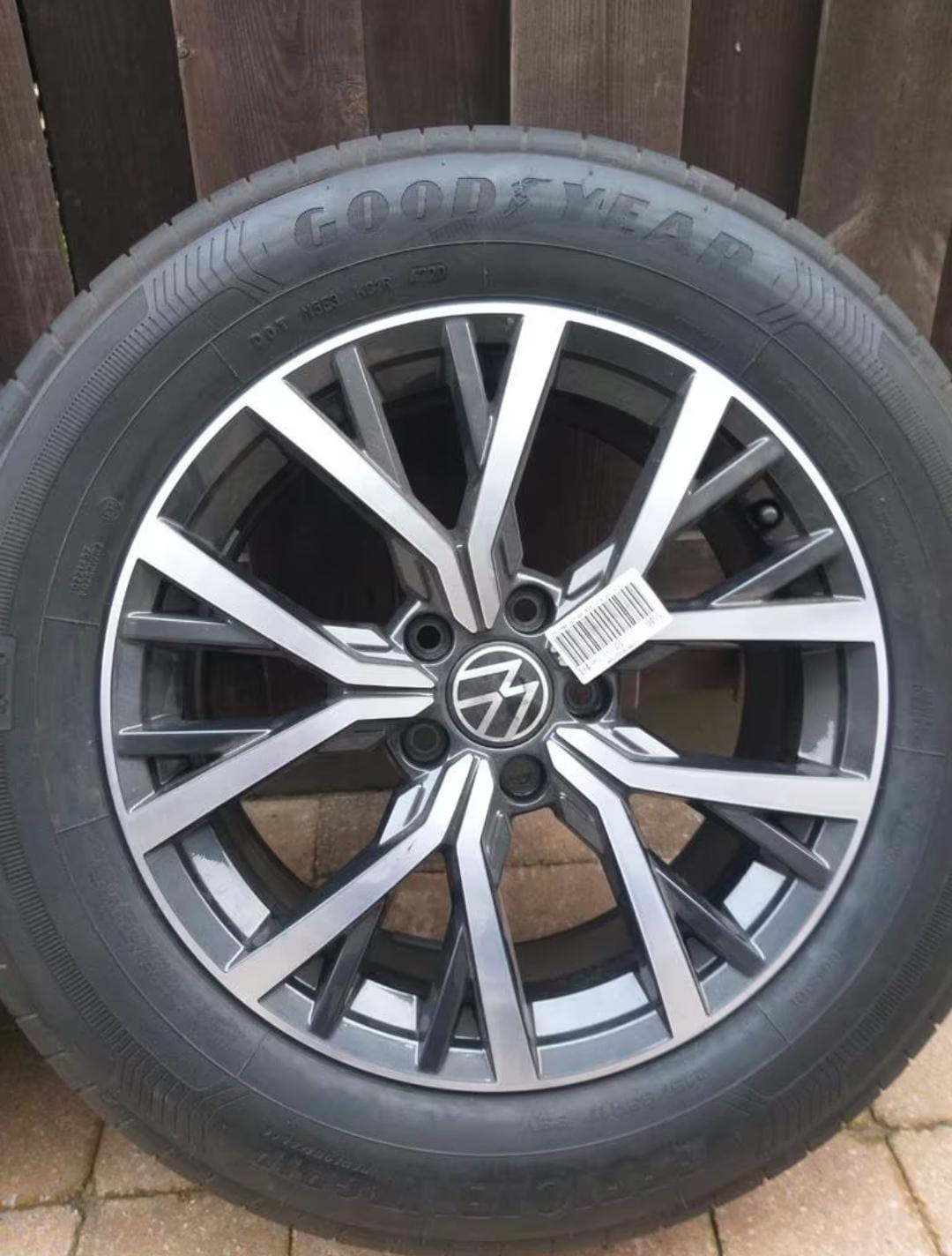 Jantes 17 pouces Volkswagen Tiguan avec pneus Goodyear 215/65 R17