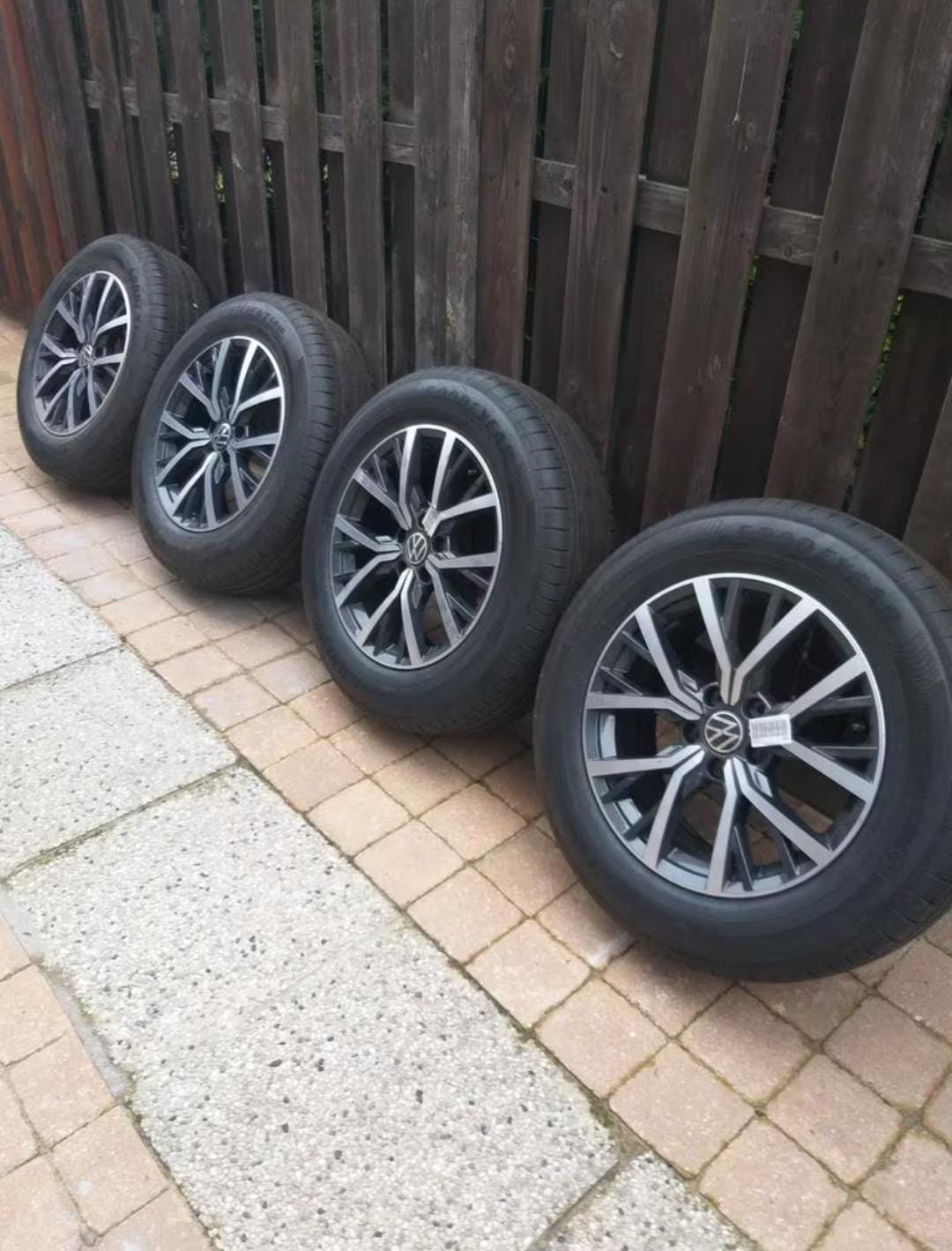 Jantes 17 pouces Volkswagen Tiguan avec pneus Goodyear 215/65 R17