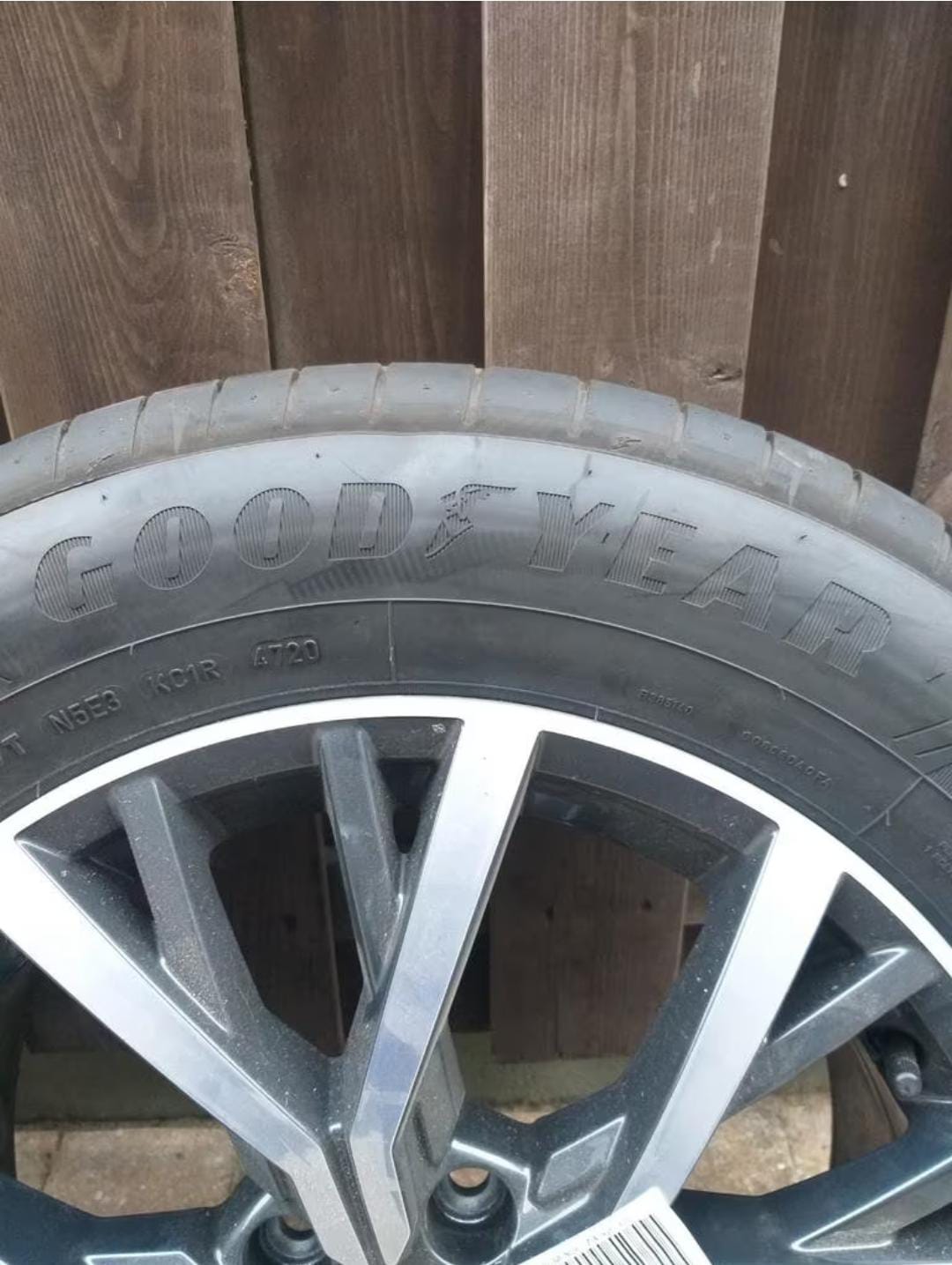 Jantes 17 pouces Volkswagen Tiguan avec pneus Goodyear 215/65 R17