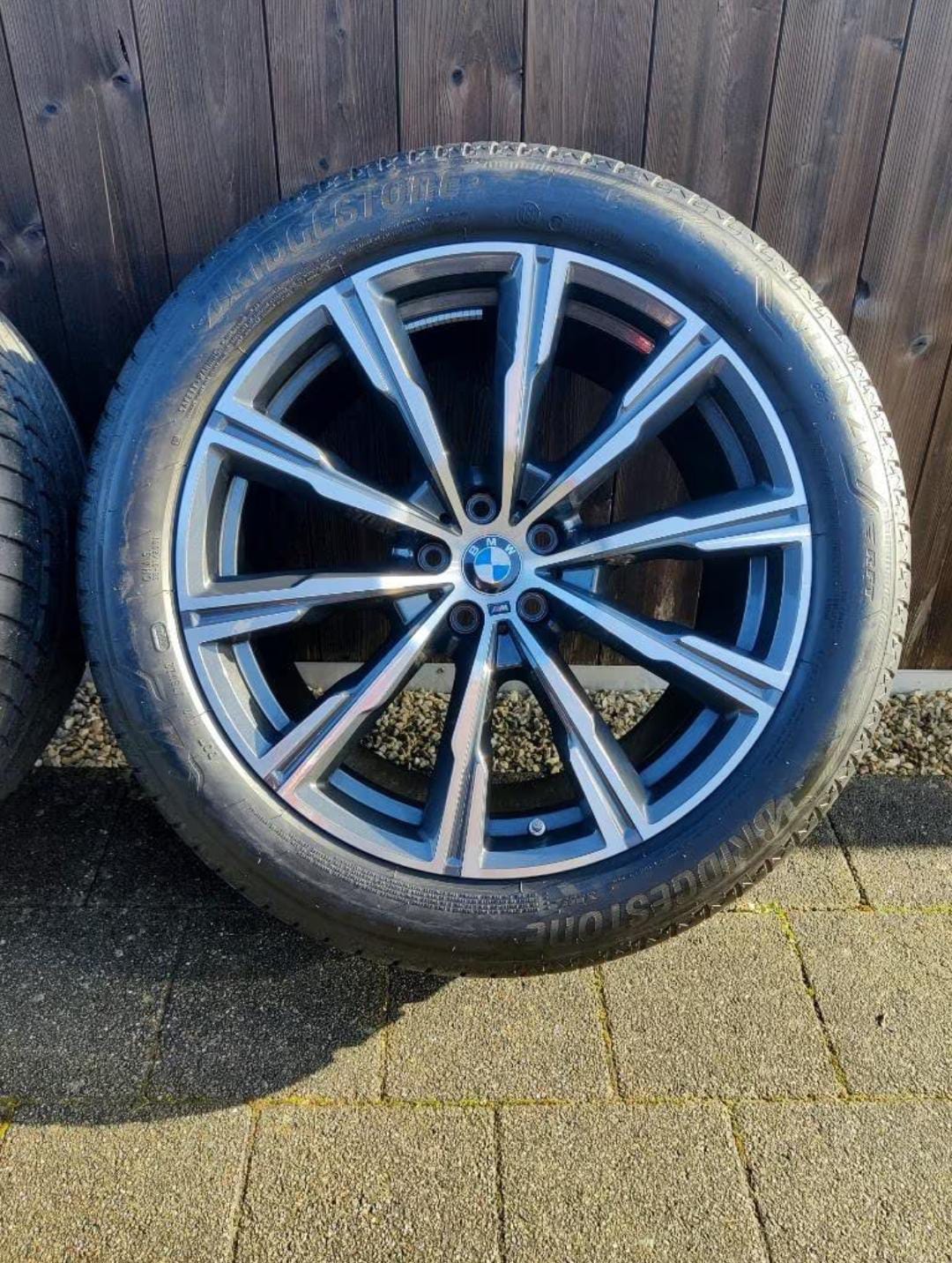 Jantes 20 pouces BMW Style 740M avec pneus Bridgestone Alenza RFT
