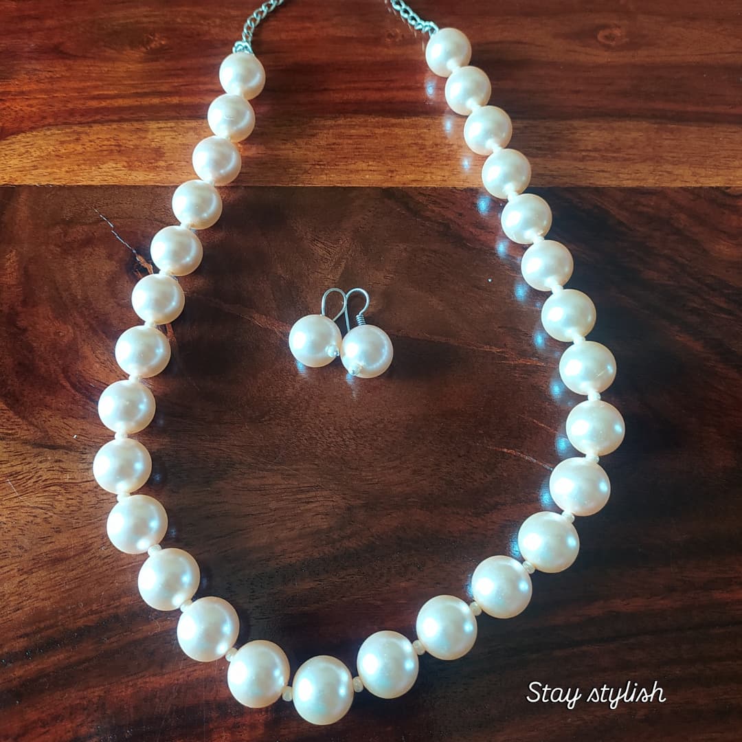 Classic Pearl Necklace With Drop Earrings