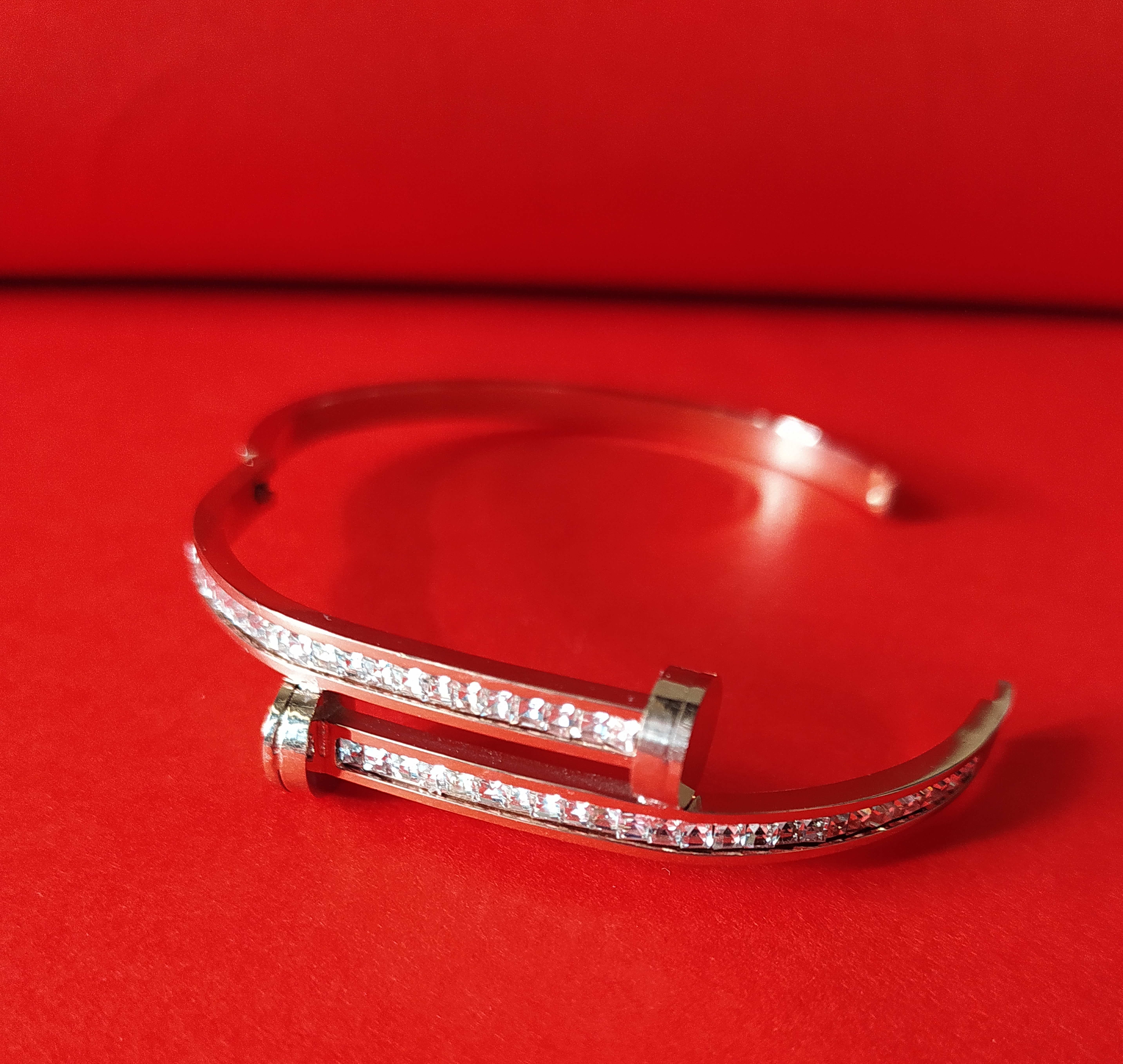 Stylish Anti -Tarnish Bracelet for women and girls 