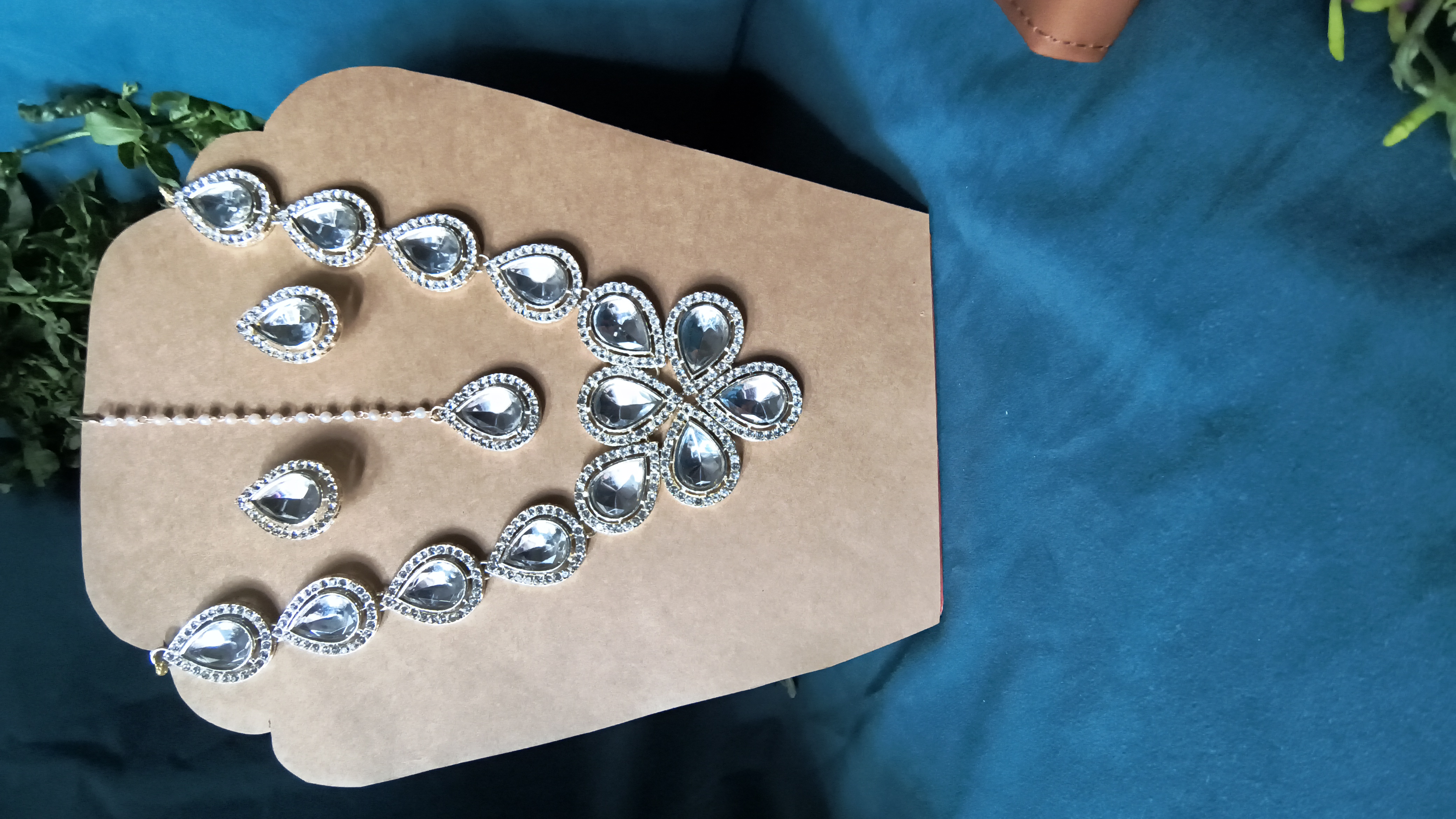 Elegant Kundan Necklace Set