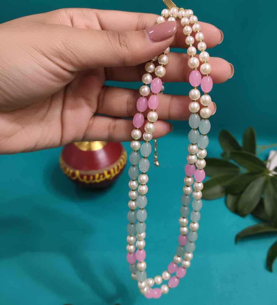 Elegant Pearl and Bead Necklace