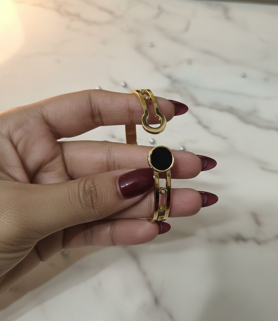 Elegant Goldden & Black Colour  Bracelet