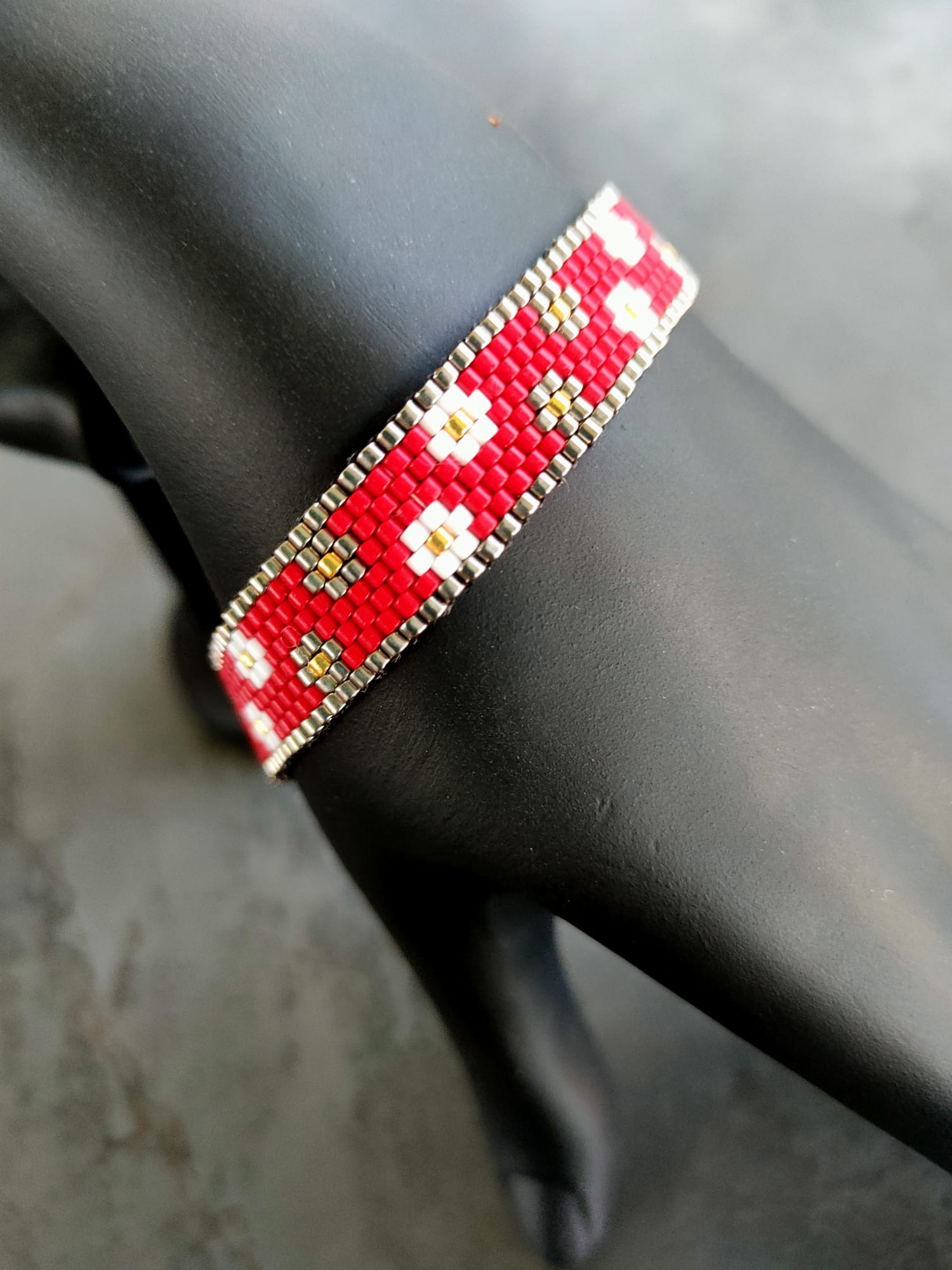 Bracelet tissé avec 640  perles de verre Miyuki 