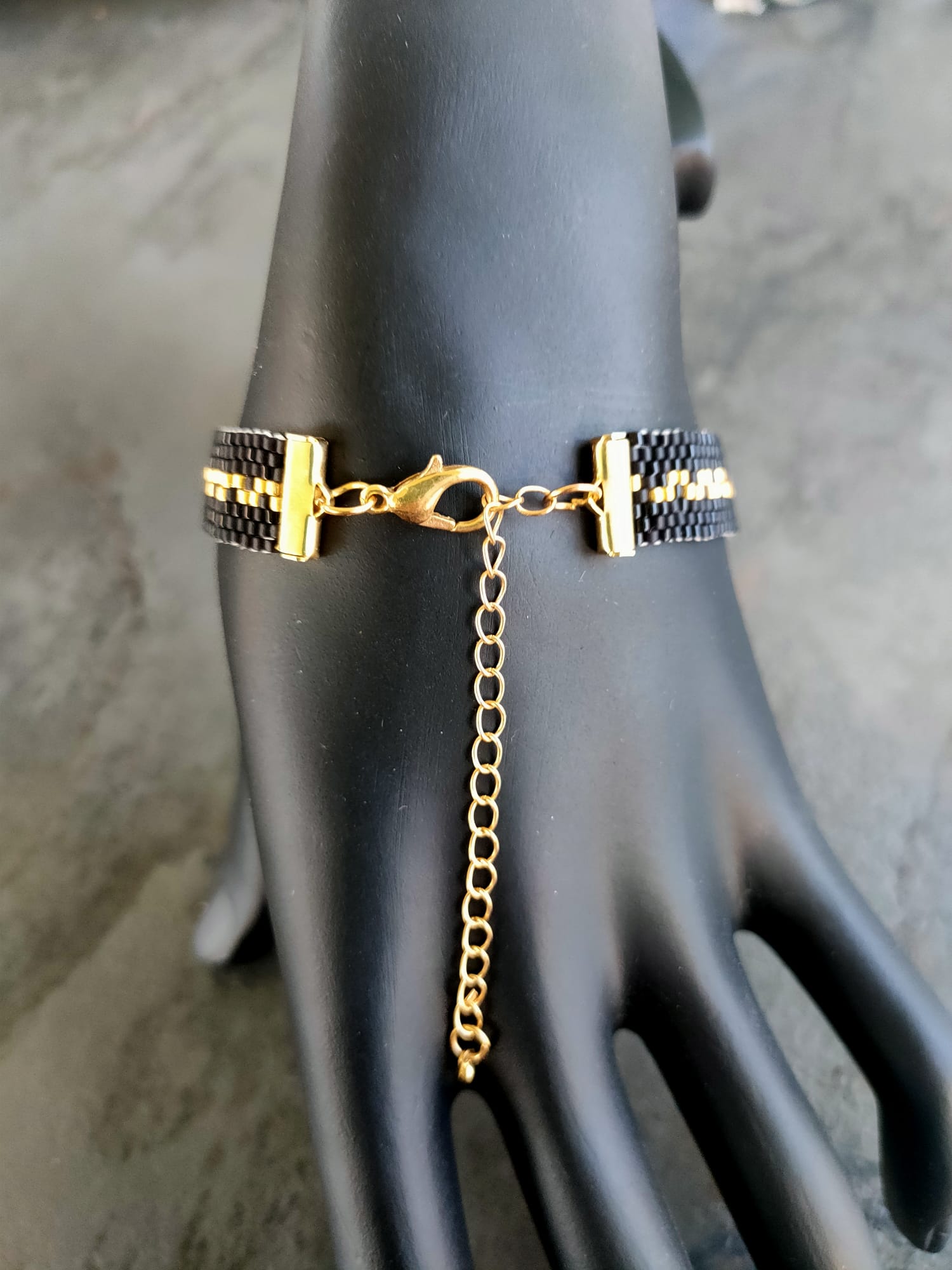 Bracelet tissé avec 640 perles Miyuki .