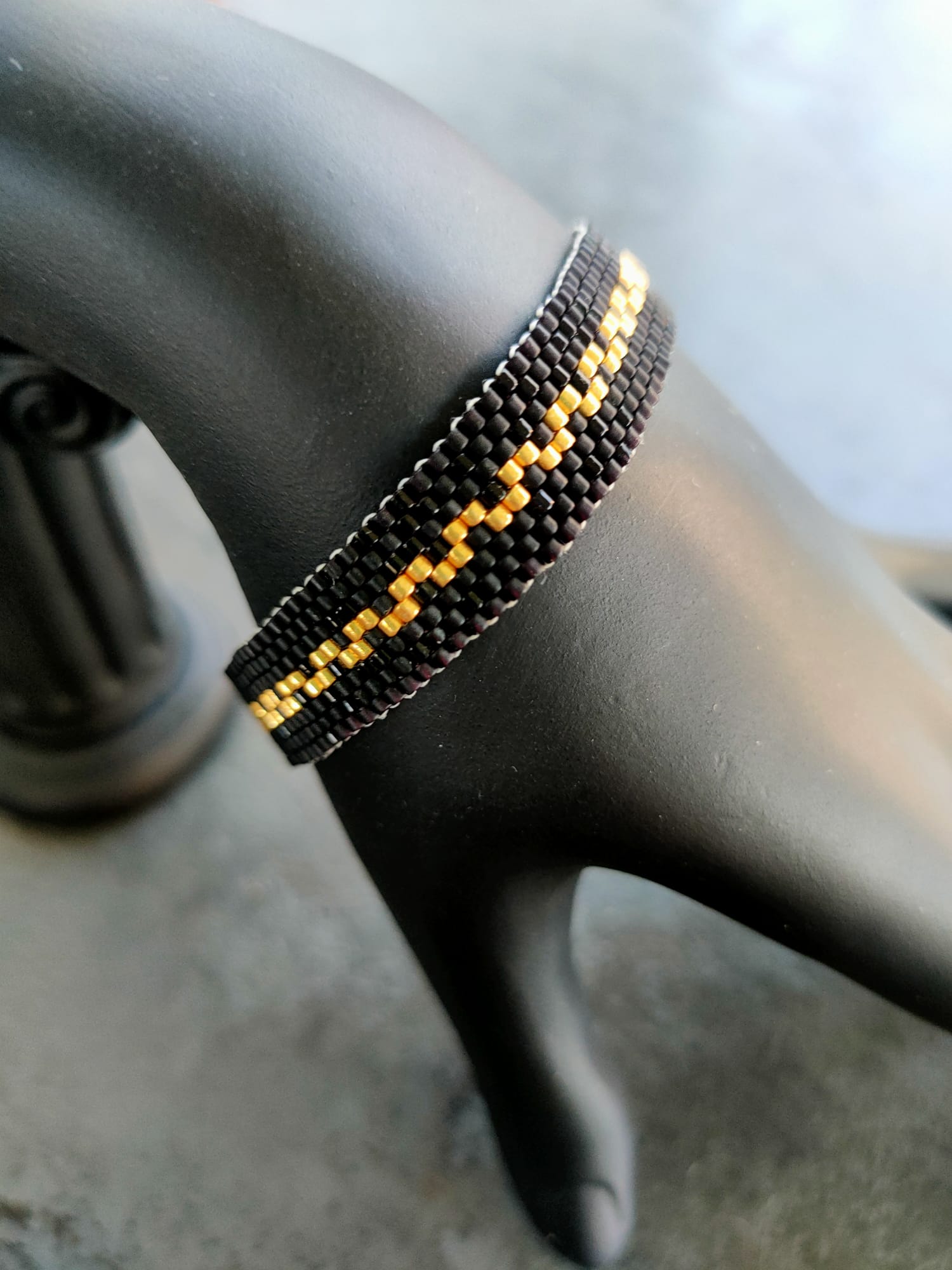 Bracelet tissé avec 640 perles Miyuki .