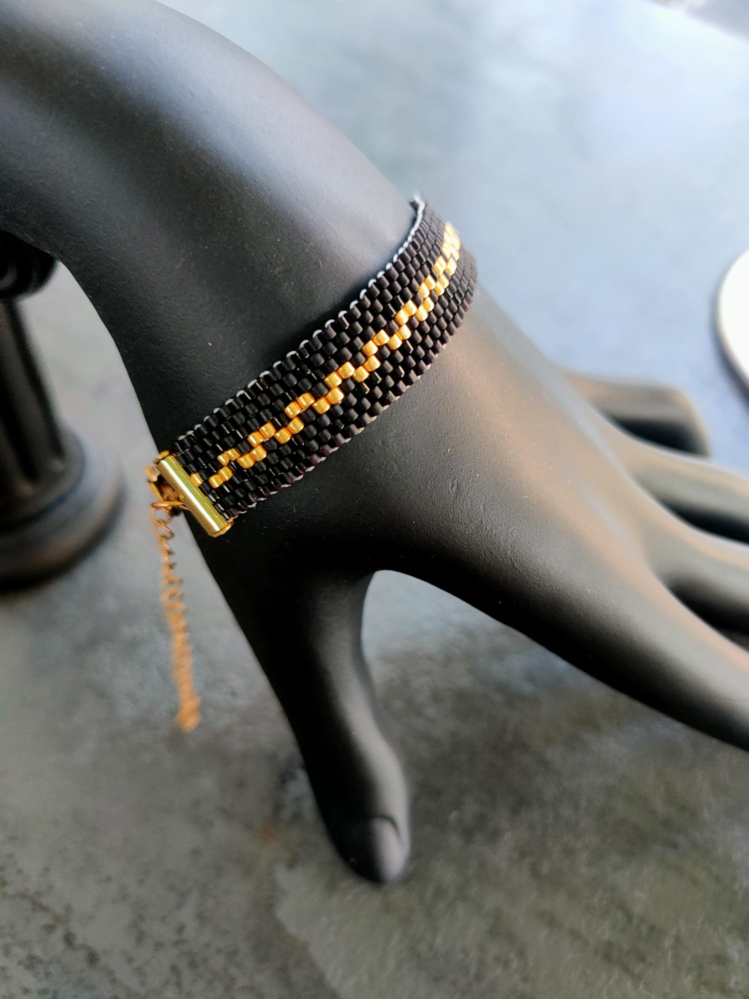 Bracelet tissé avec 640 perles Miyuki .