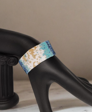 Bracelet tissé avec 1360 perles