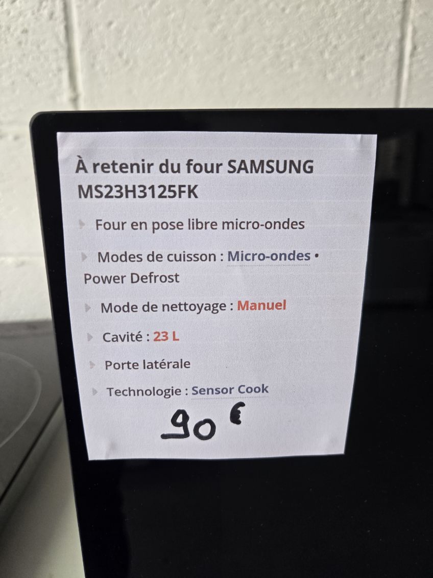 Four à micro-ondes 