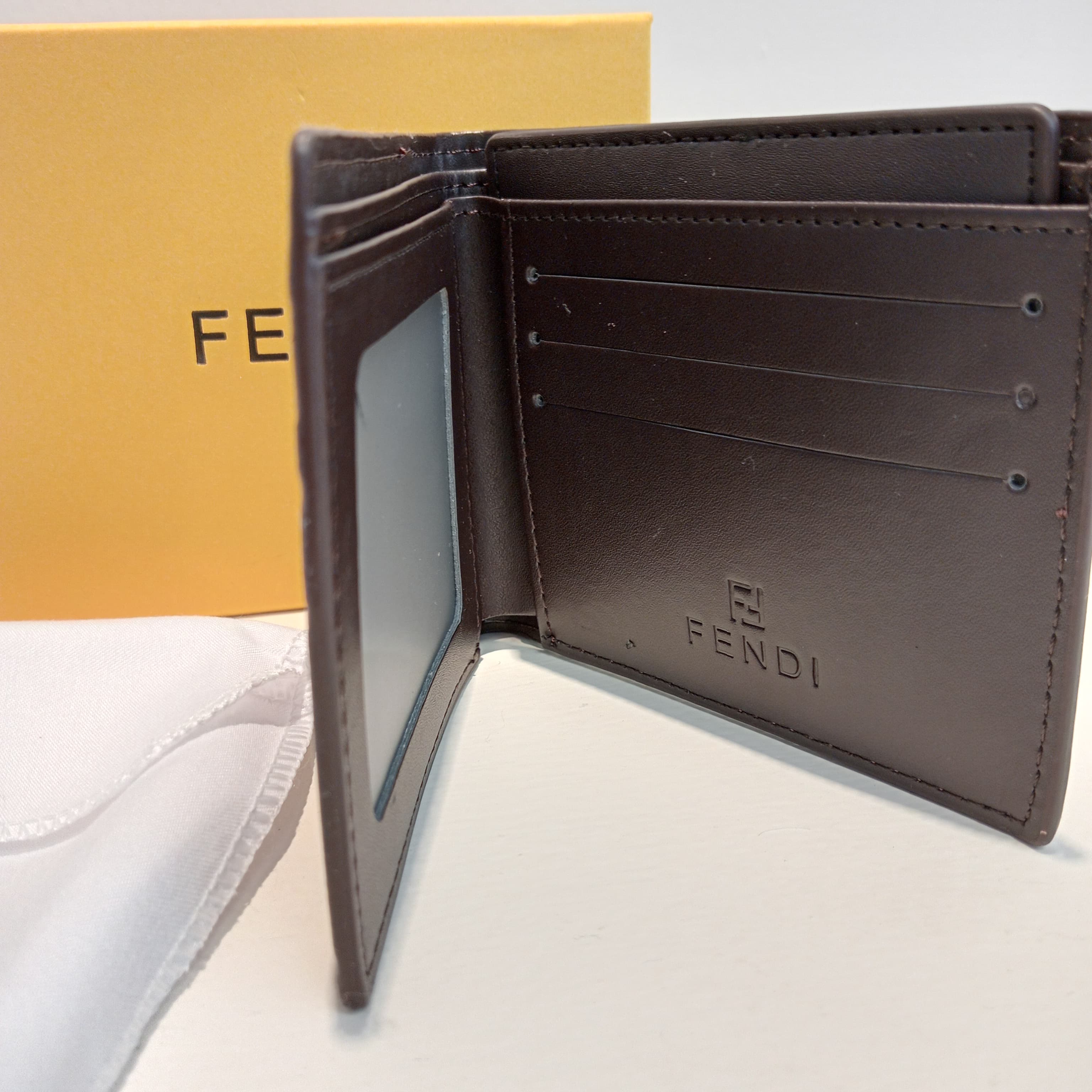 Cartera Fendi de cuero