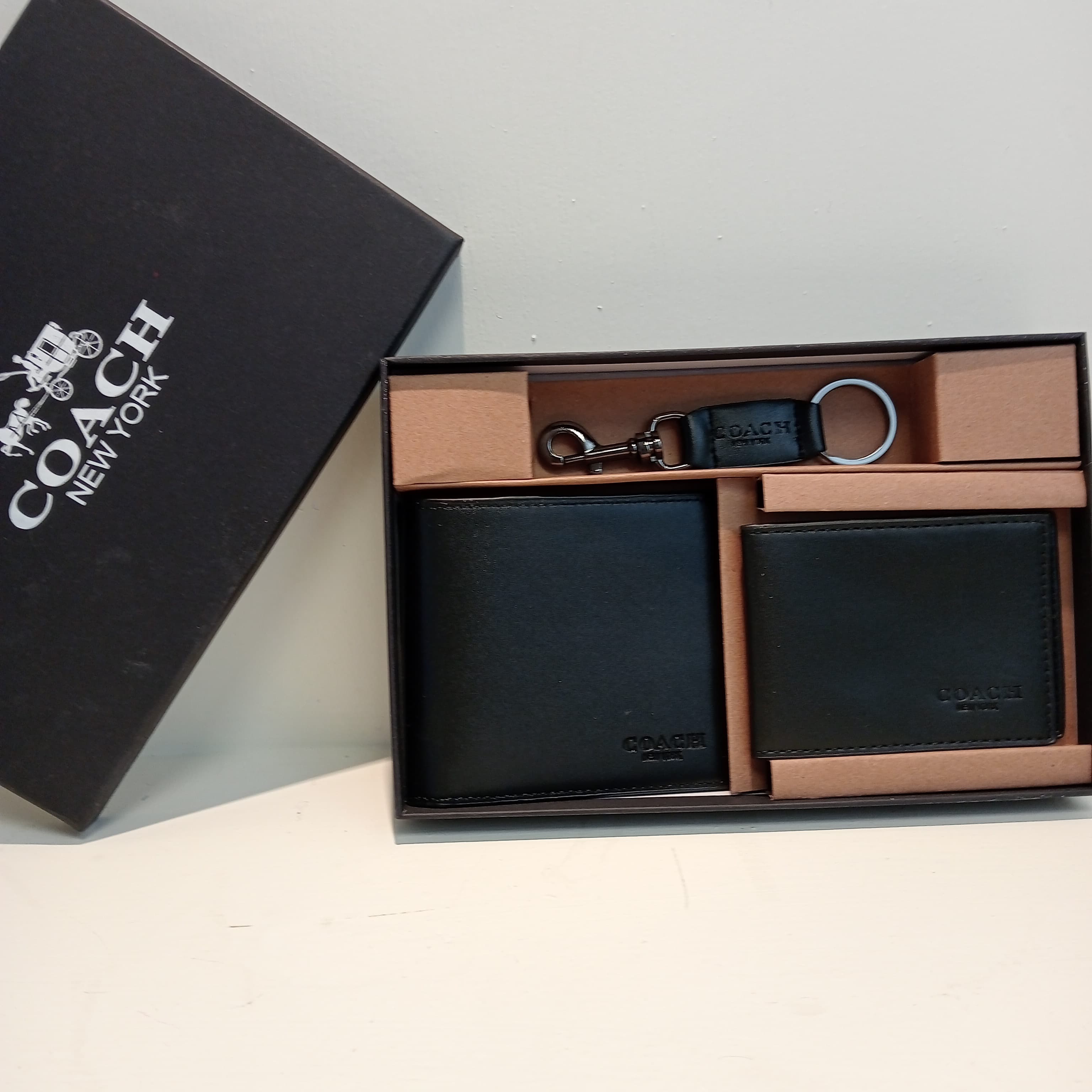 Juego de billetera y llavero Coach