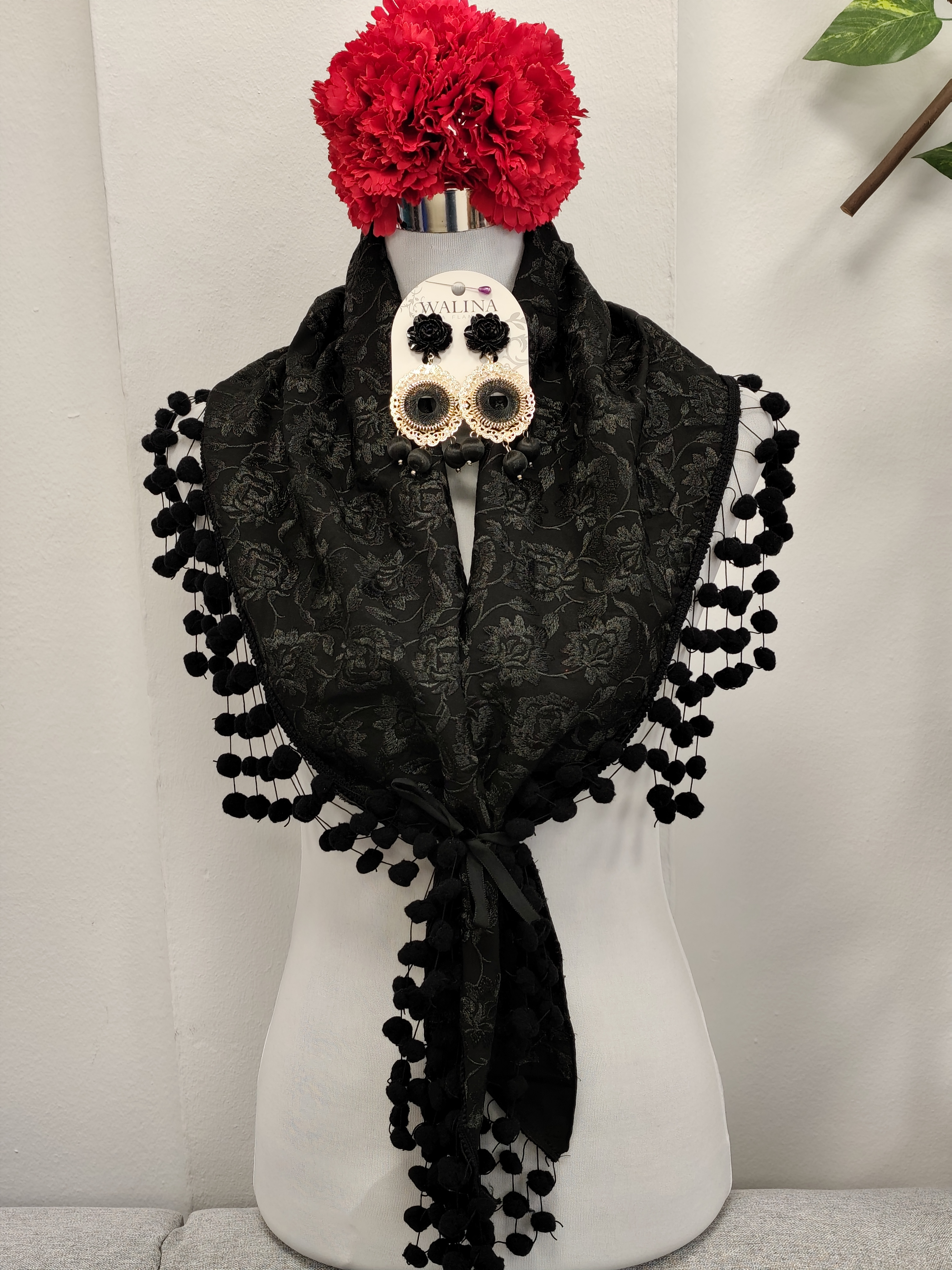 MANTON BORDADO NEGRO MONOCOLOR