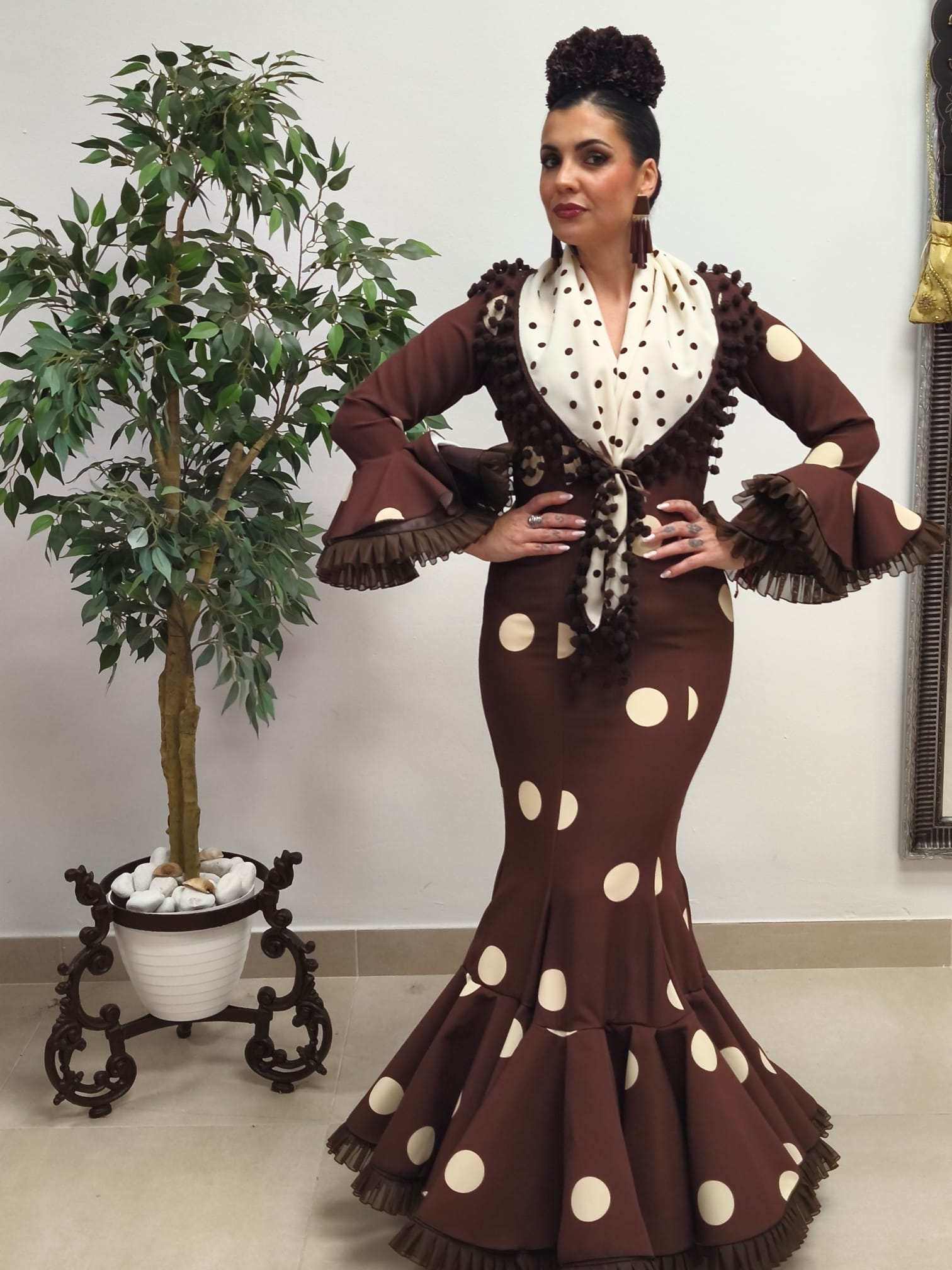 MODELO LINDA FONDO CHOCOLATE