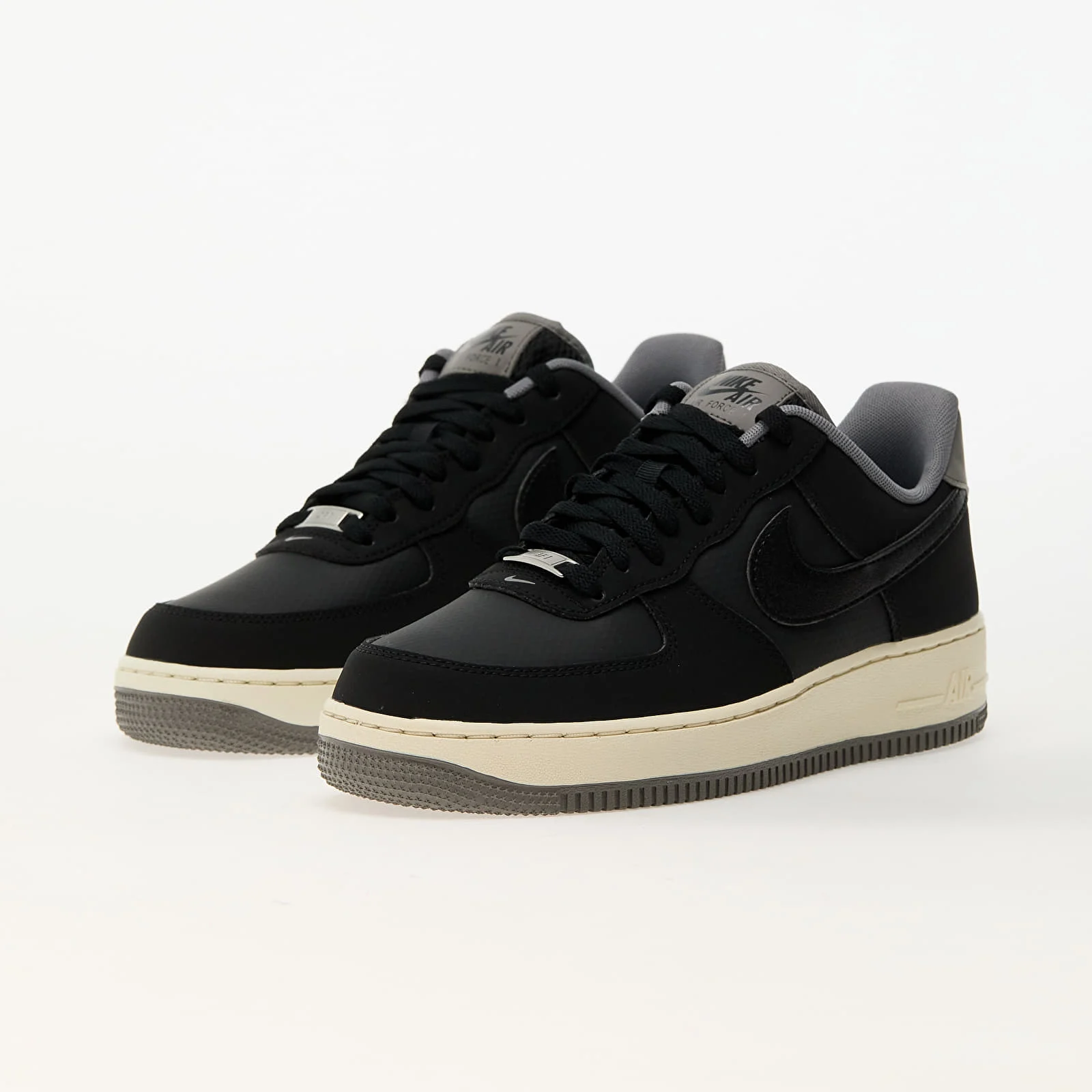 NIKE Air Force 1 Black&White