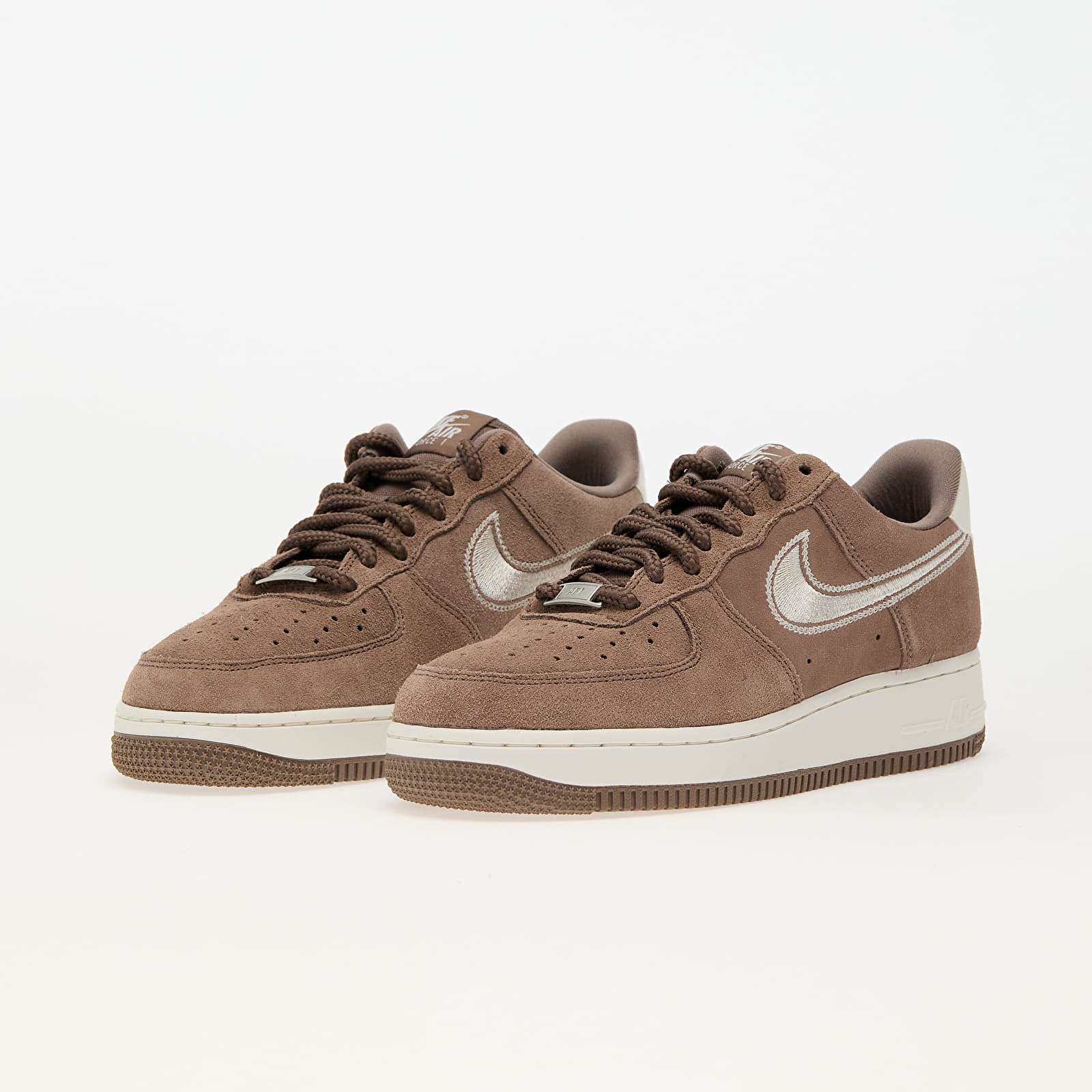 NIKE Air Force 1 Brown