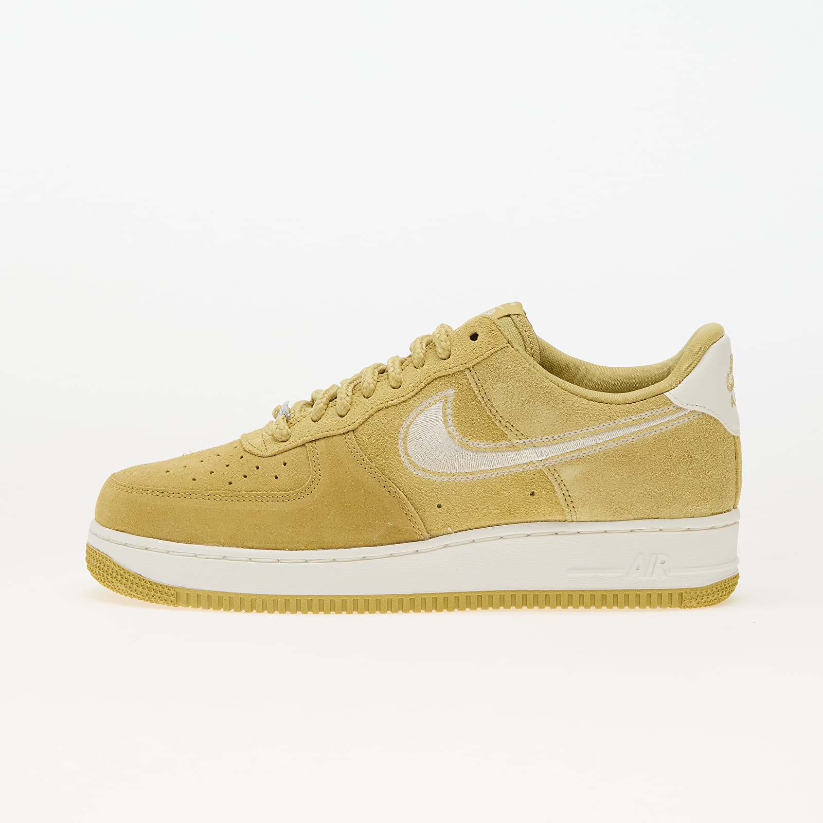 NIKE Air Force 1 Gold